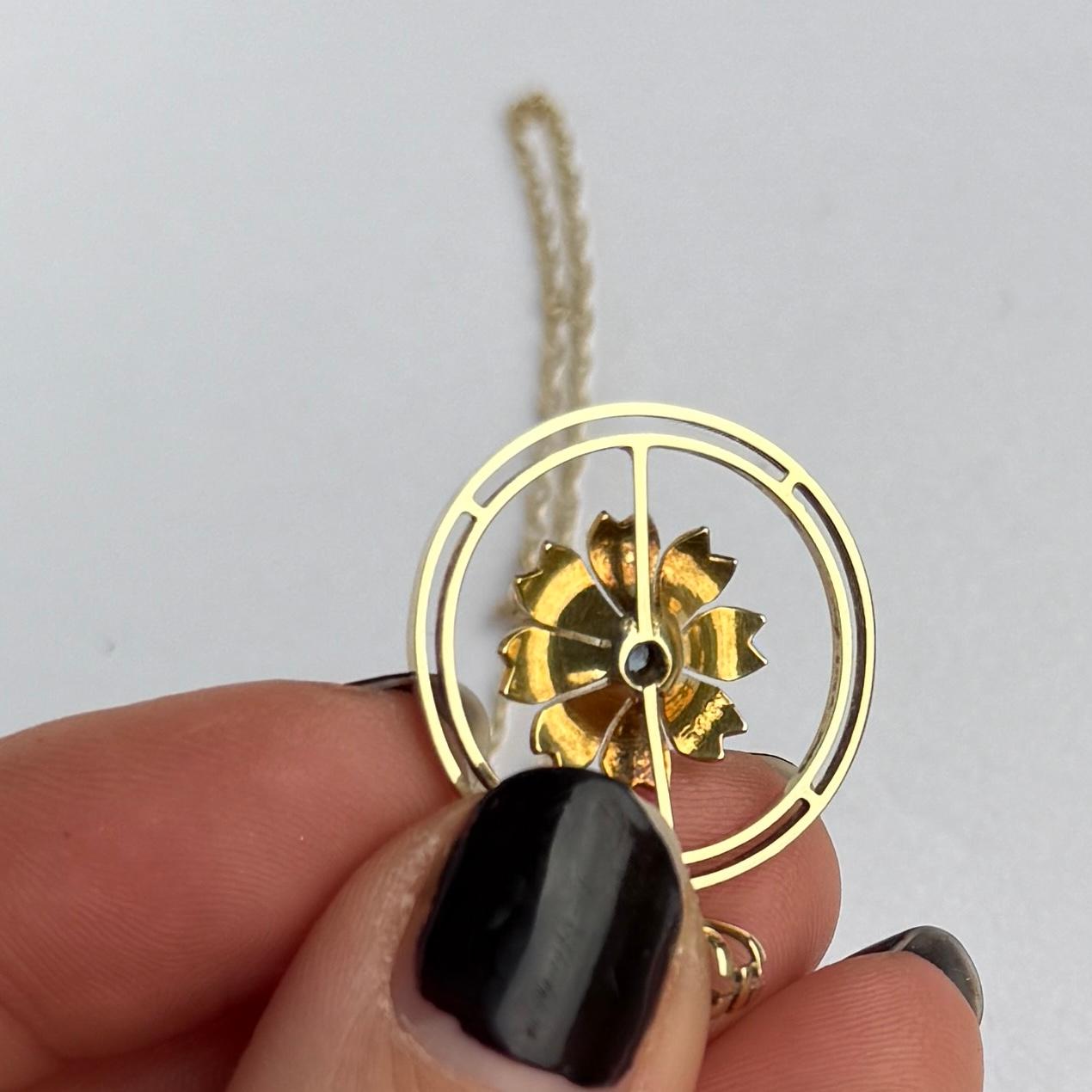 Art Déco Ciondolo Art Deco in oro 15 carati e zaffiri su una catena in oro 9 carati in vendita