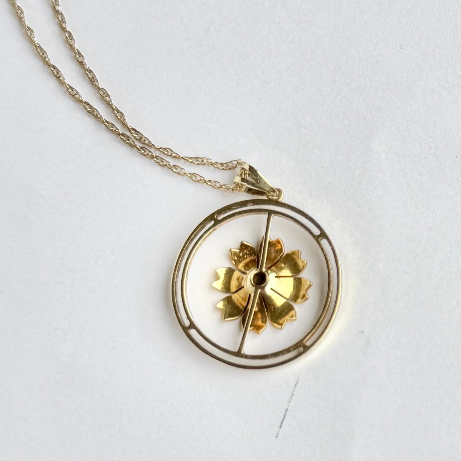 Taglio rotondo Ciondolo Art Deco in oro 15 carati e zaffiri su una catena in oro 9 carati in vendita