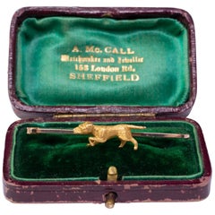 Art Deco 15 Karat Gold Pointer Dog Brooch in Original Antique Box, circa 1920s