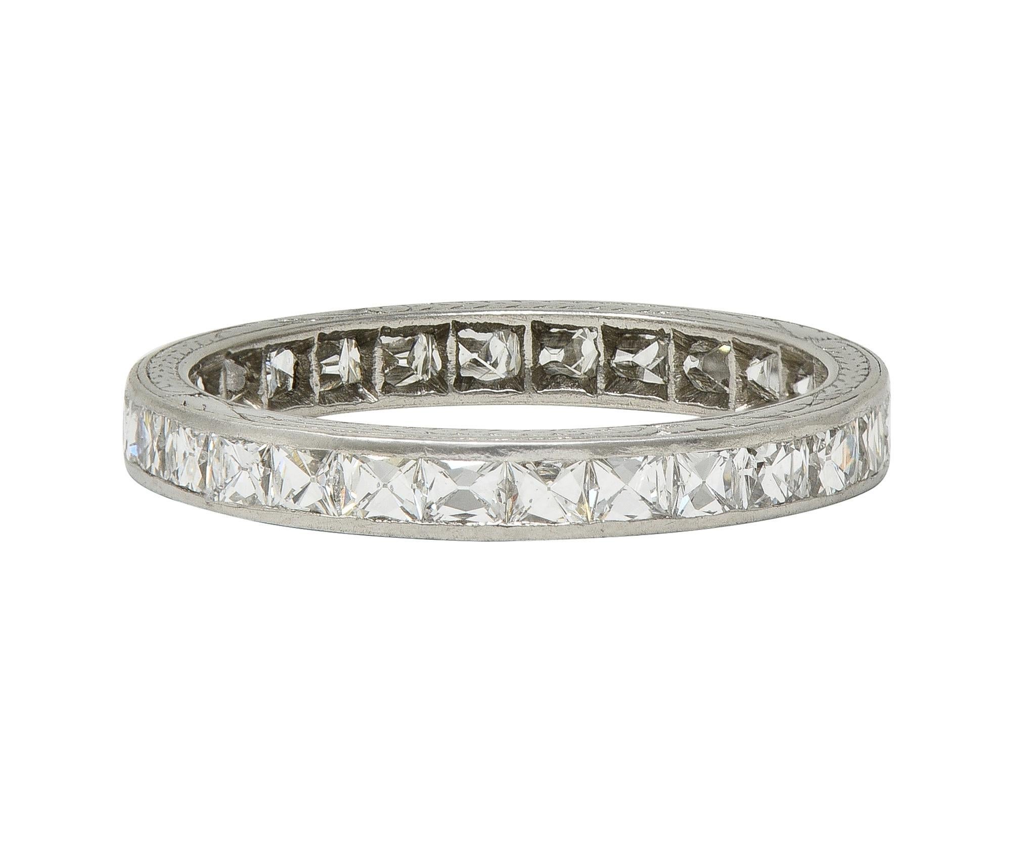 Art Deco 1.50 CTW Französisch geschliffener Diamant Platin Vintage Eternity-Ehering (Französischer Schliff) im Angebot