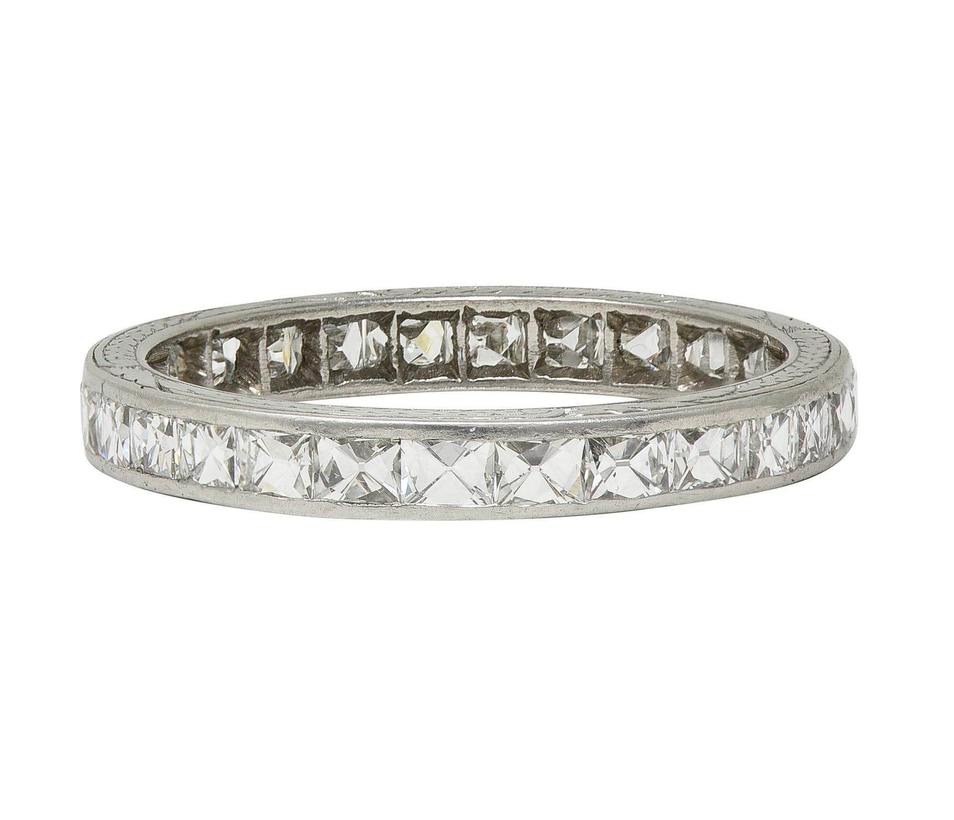 Art Deco 1.50 CTW Französisch geschliffener Diamant Platin Vintage Eternity-Ehering im Zustand „Hervorragend“ im Angebot in Philadelphia, PA