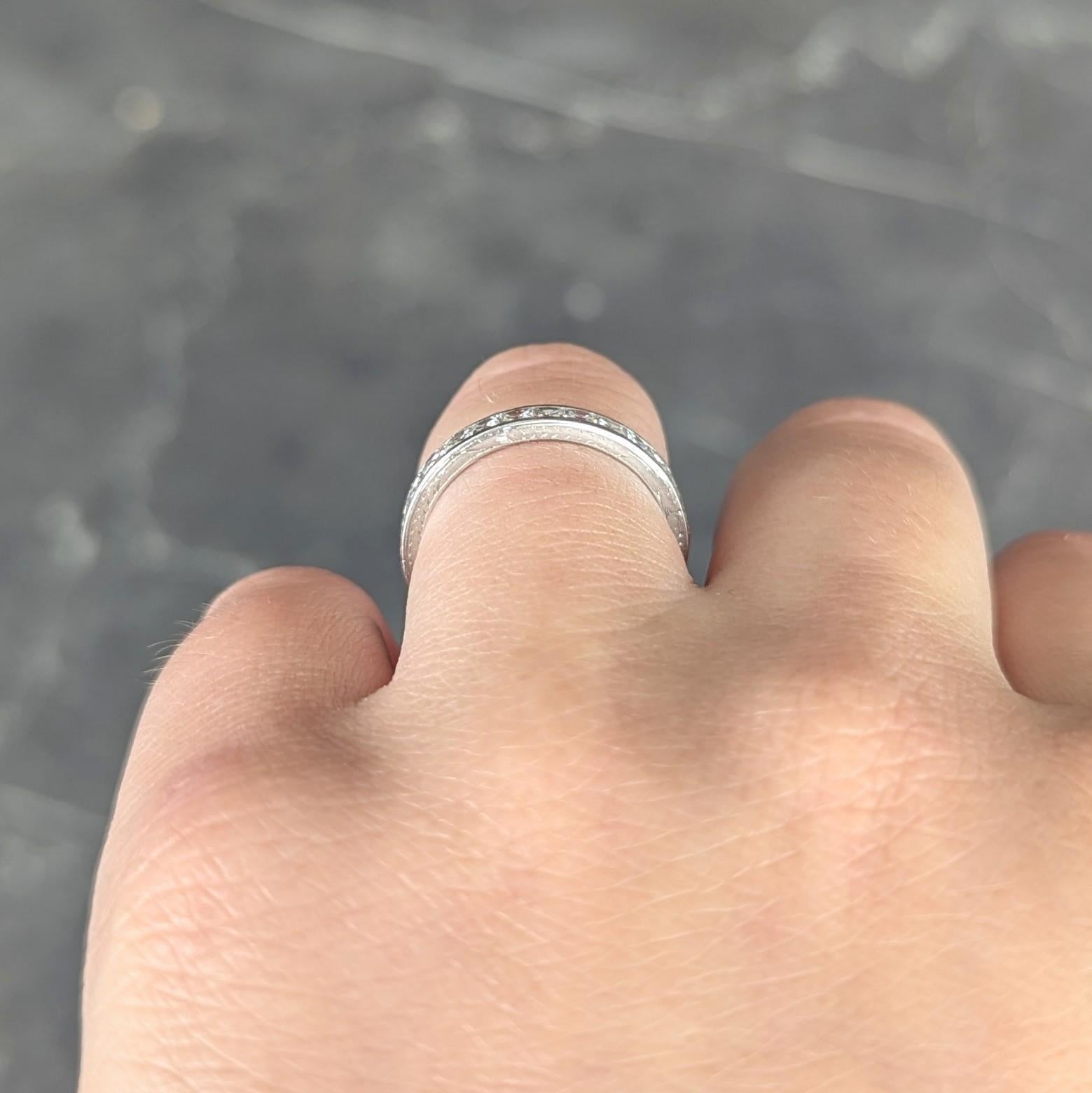 Art Deco 1.50 CTW Französisch geschliffener Diamant Platin Vintage Eternity-Ehering für Damen oder Herren im Angebot