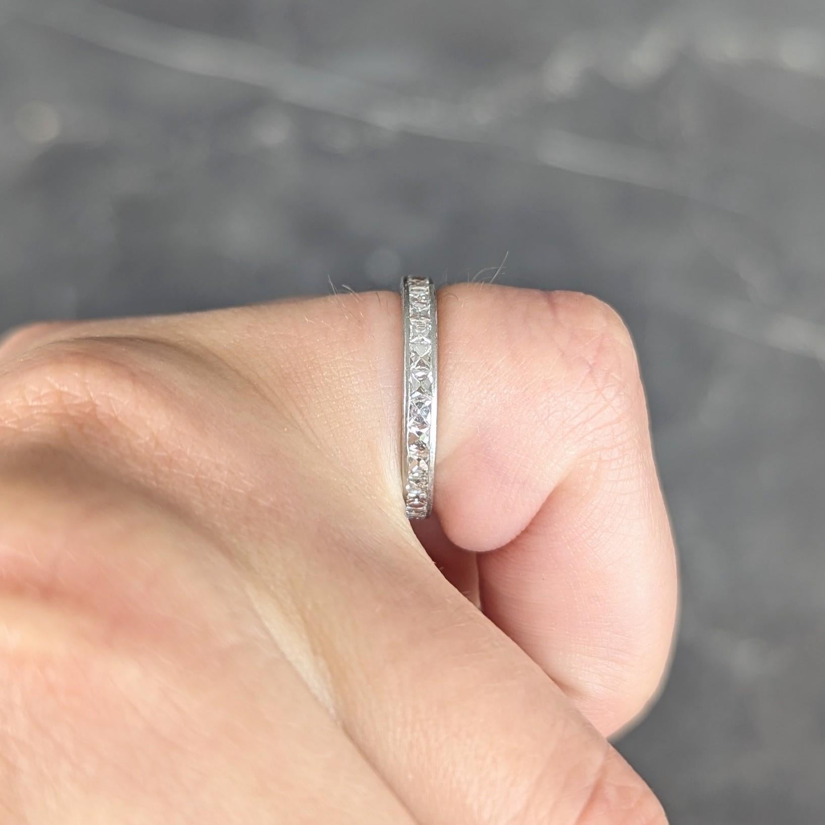 Art Deco 1.50 CTW Französisch geschliffener Diamant Platin Vintage Eternity-Ehering im Angebot 1