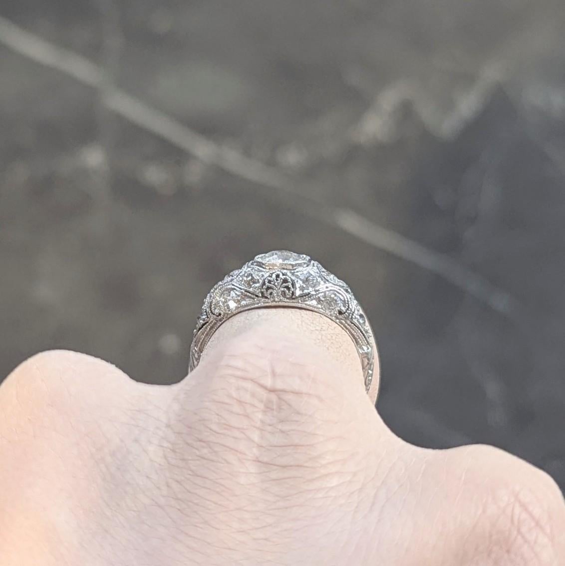 Art Deco 1.50 CTW Old European Diamond Platinum Foliate Vintage Engagement Ring en vente 5