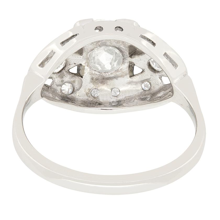 Art Deco 1.50 Carat Diamond Cluster Ring, circa 1920s In Good Condition For Sale In London, GB