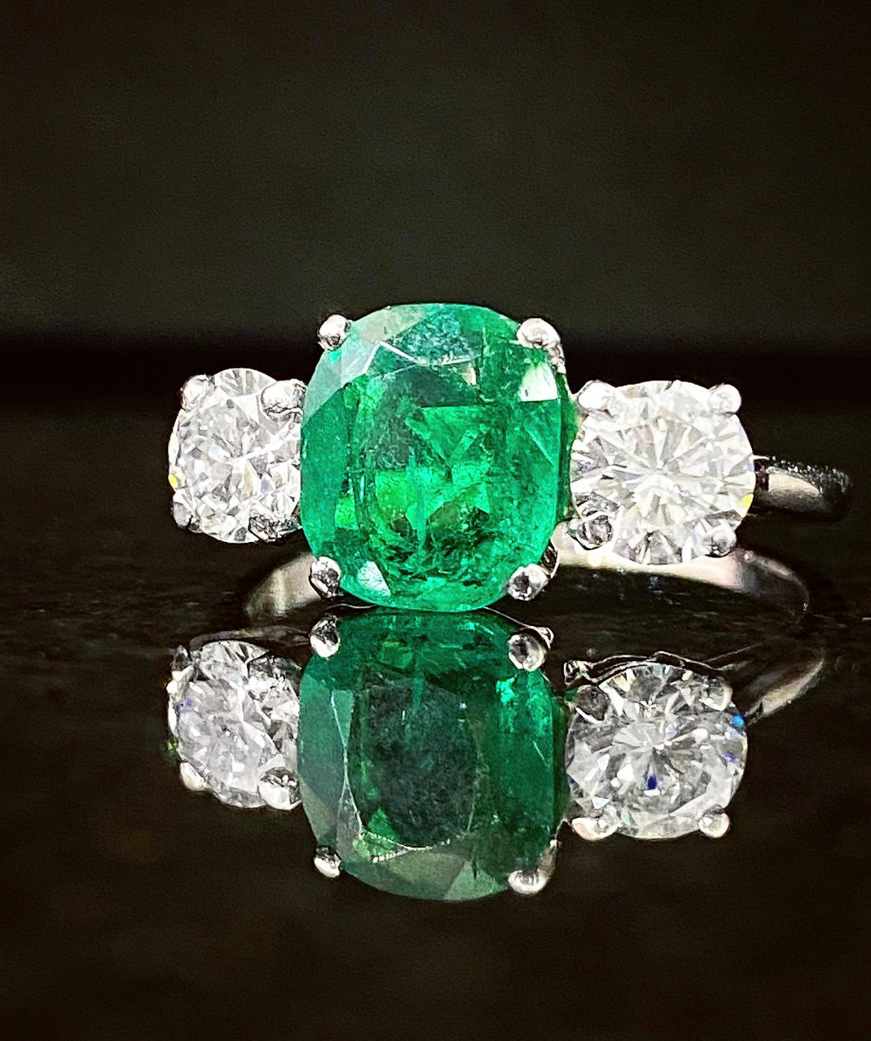 Women's or Men's Art Deco 1.50ct Emerald and Diamond Ring, c.1930s For Sale