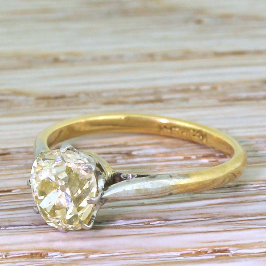 Art Deco 1.53 Carat Light Yellow Old Cut Diamond Engagement Ring For Sale 2