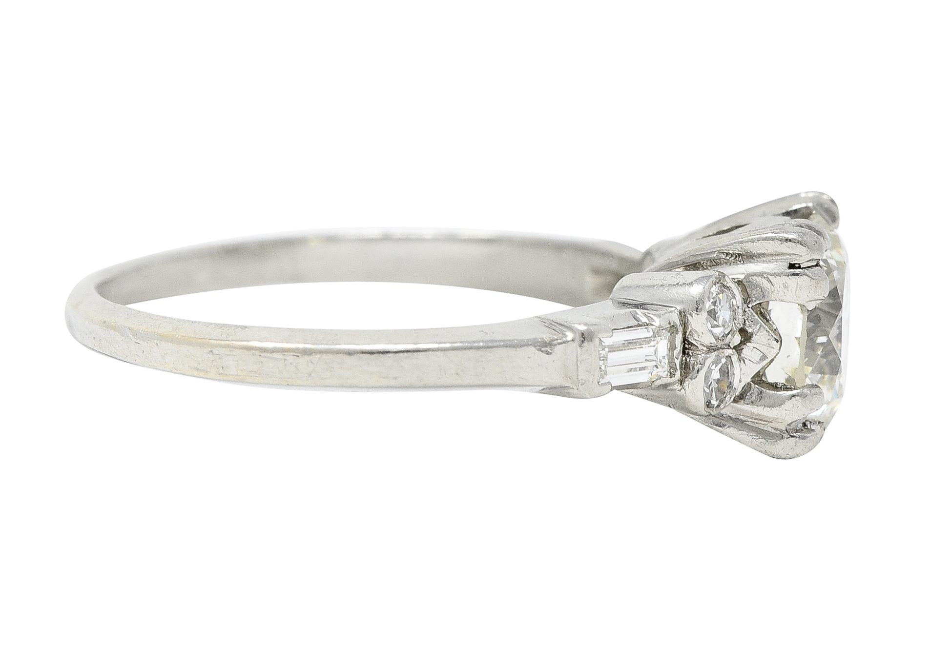 Platin-Verlobungsring mit 1,53 Karat geometrischem Diamanten im Übergangsschliff im Art déco-Stil (Einfacher Schliff) im Angebot