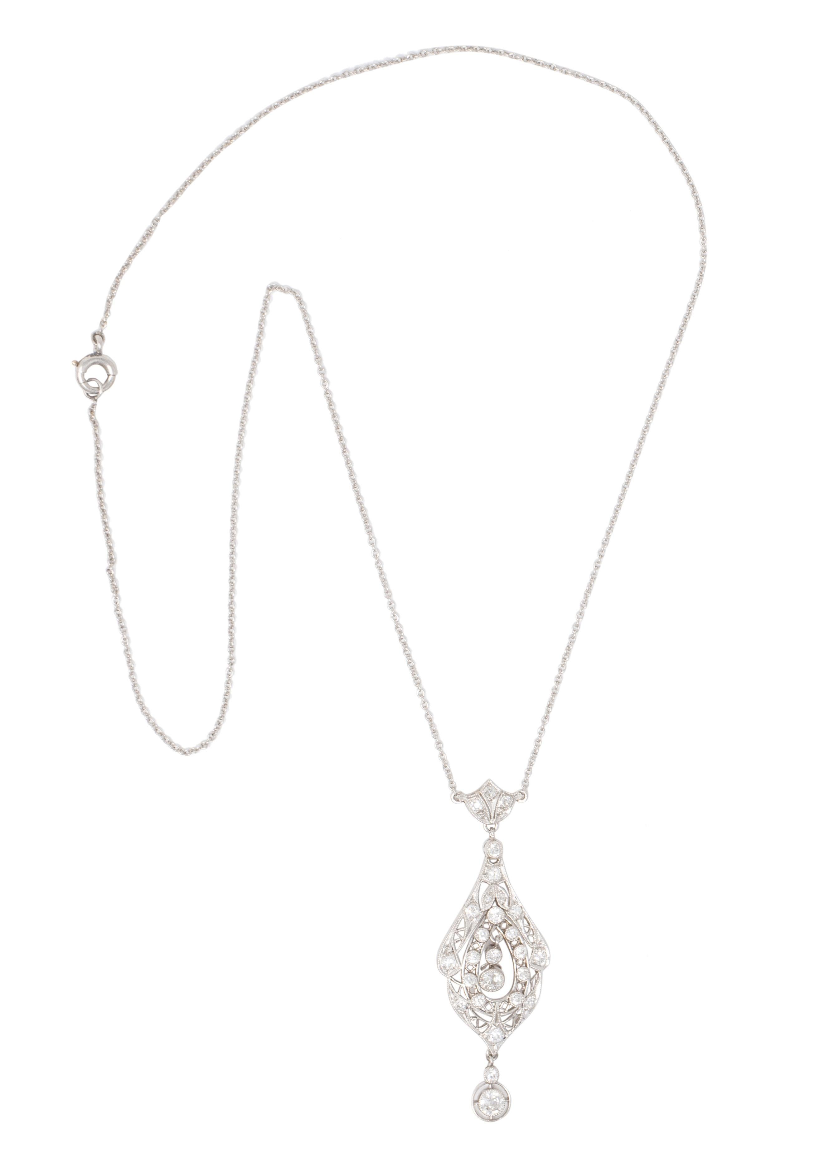 Art Deco 1.54 CTW Platin Vintage Geometrischer Lavalier-Anhänger Halskette (Art déco) im Angebot