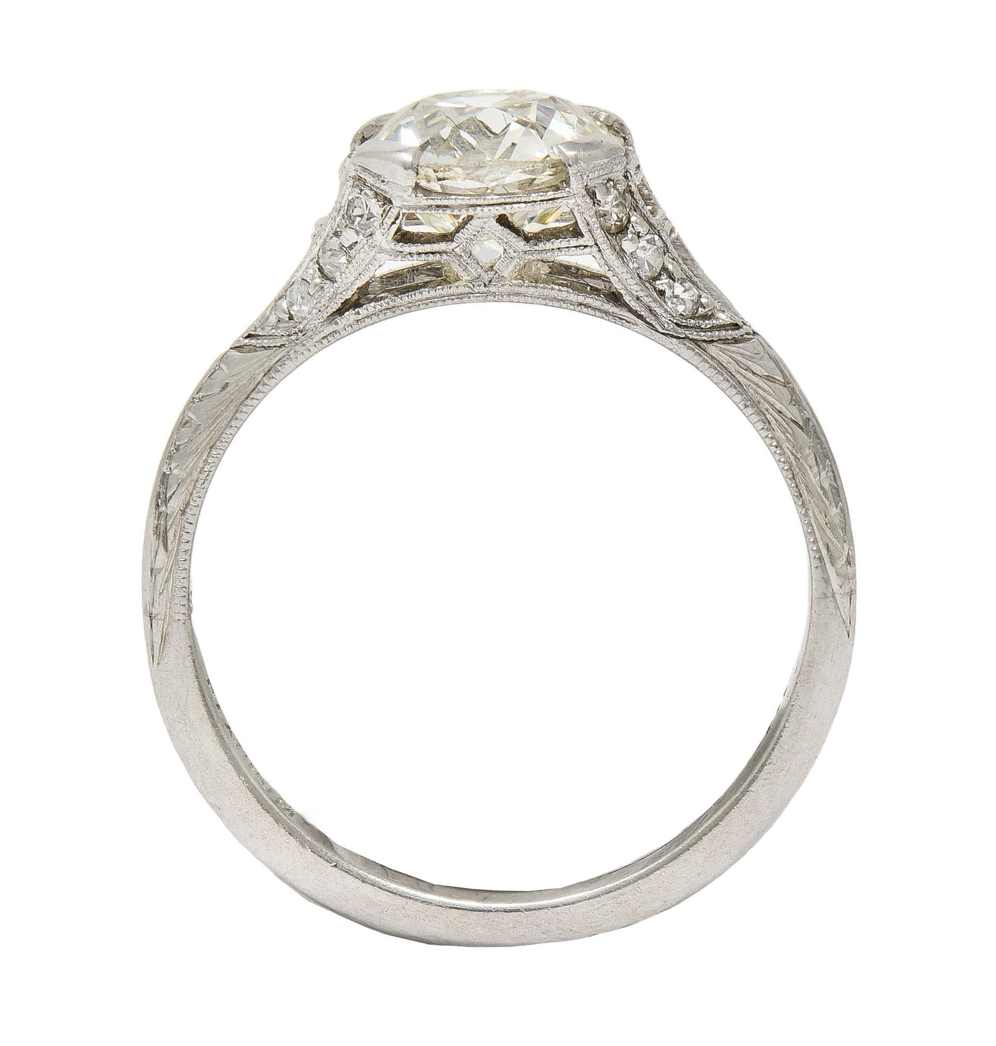 Art Deco 1,55 Karat Old Mine Cut Diamant Platin Vintage Verlobungsring mit Fächerschliff im Angebot 4
