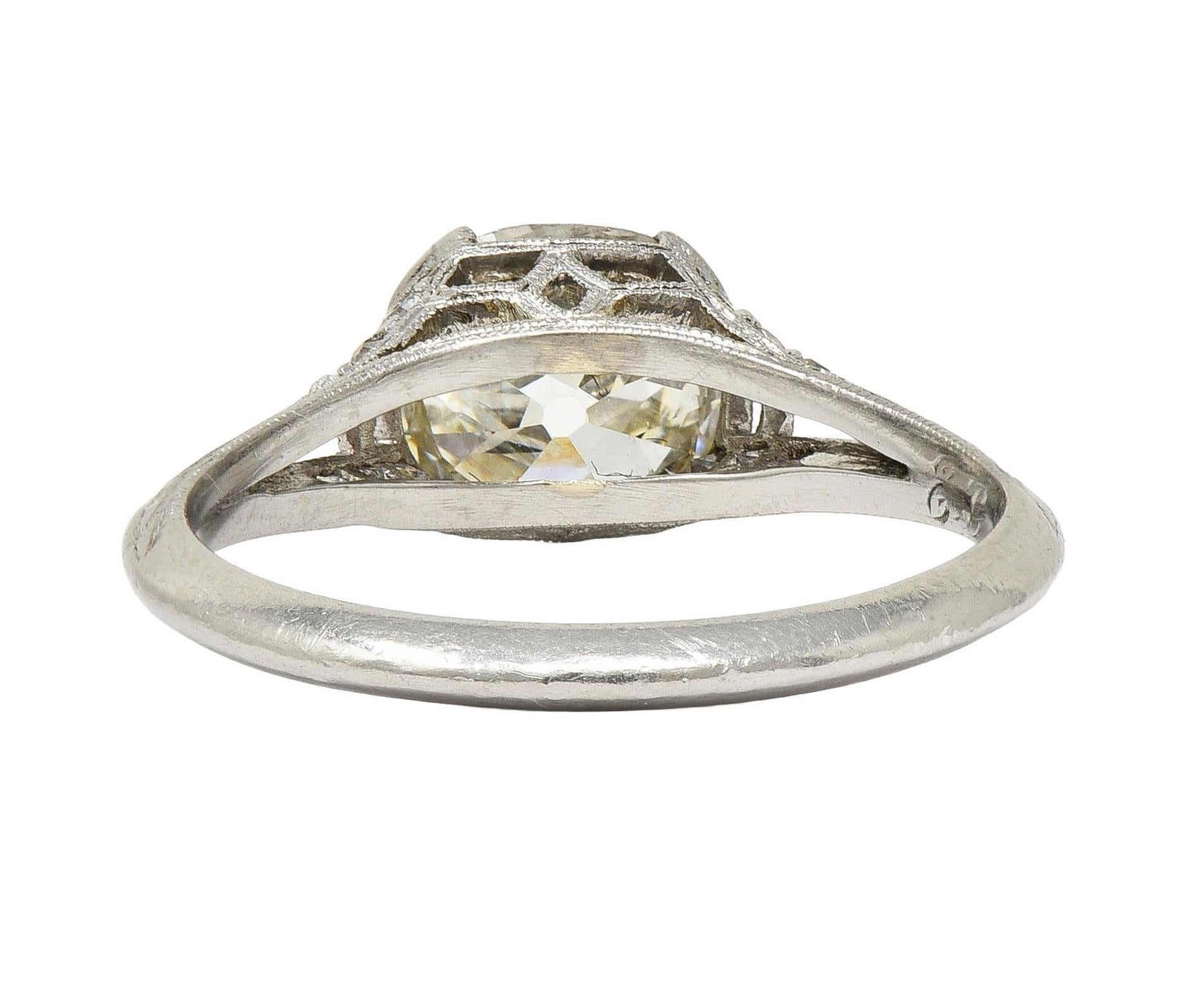 Art Deco 1,55 Karat Old Mine Cut Diamant Platin Vintage Verlobungsring mit Fächerschliff im Zustand „Hervorragend“ im Angebot in Philadelphia, PA