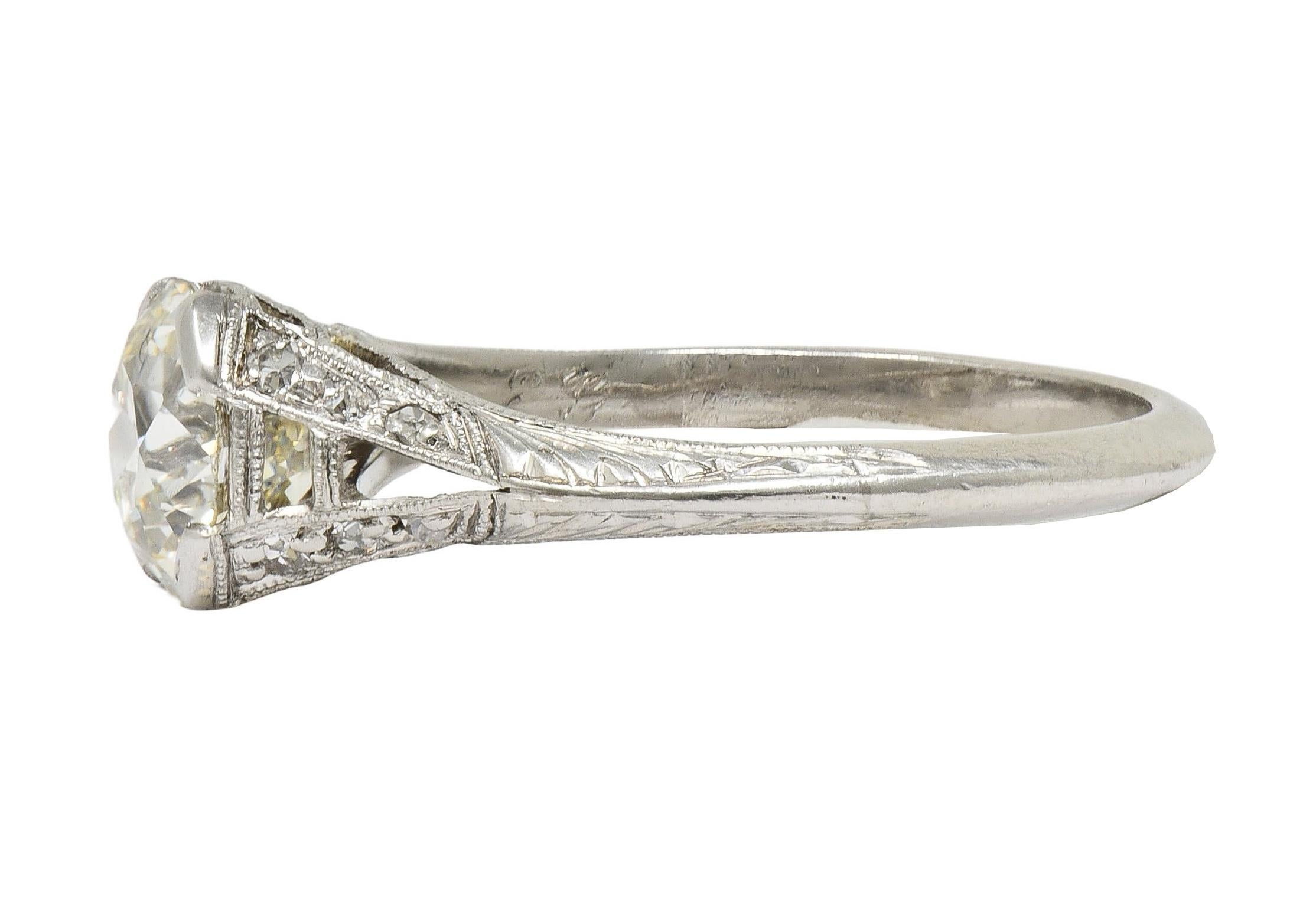 Art Deco 1,55 Karat Old Mine Cut Diamant Platin Vintage Verlobungsring mit Fächerschliff für Damen oder Herren im Angebot
