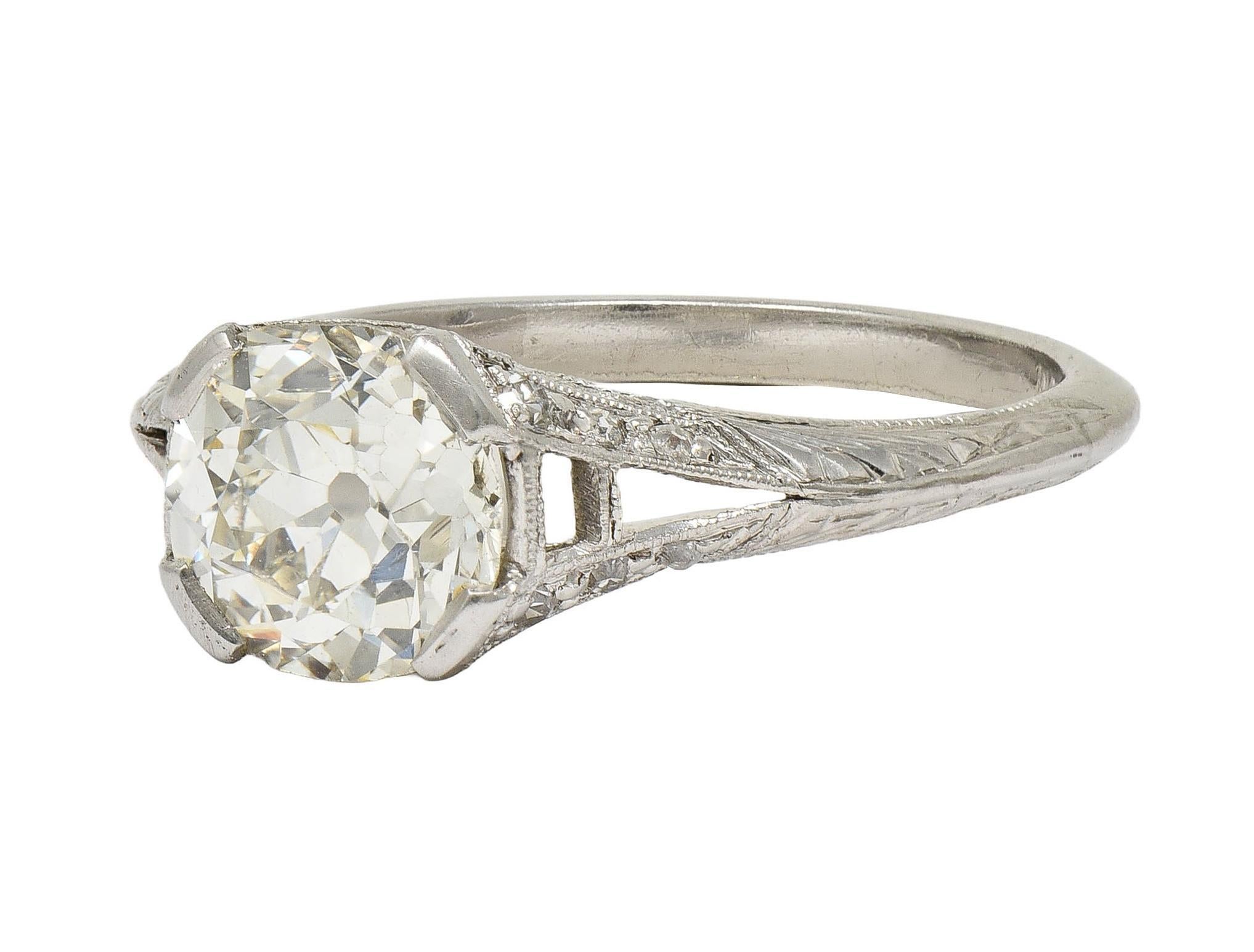 Art Deco 1,55 Karat Old Mine Cut Diamant Platin Vintage Verlobungsring mit Fächerschliff im Angebot 1