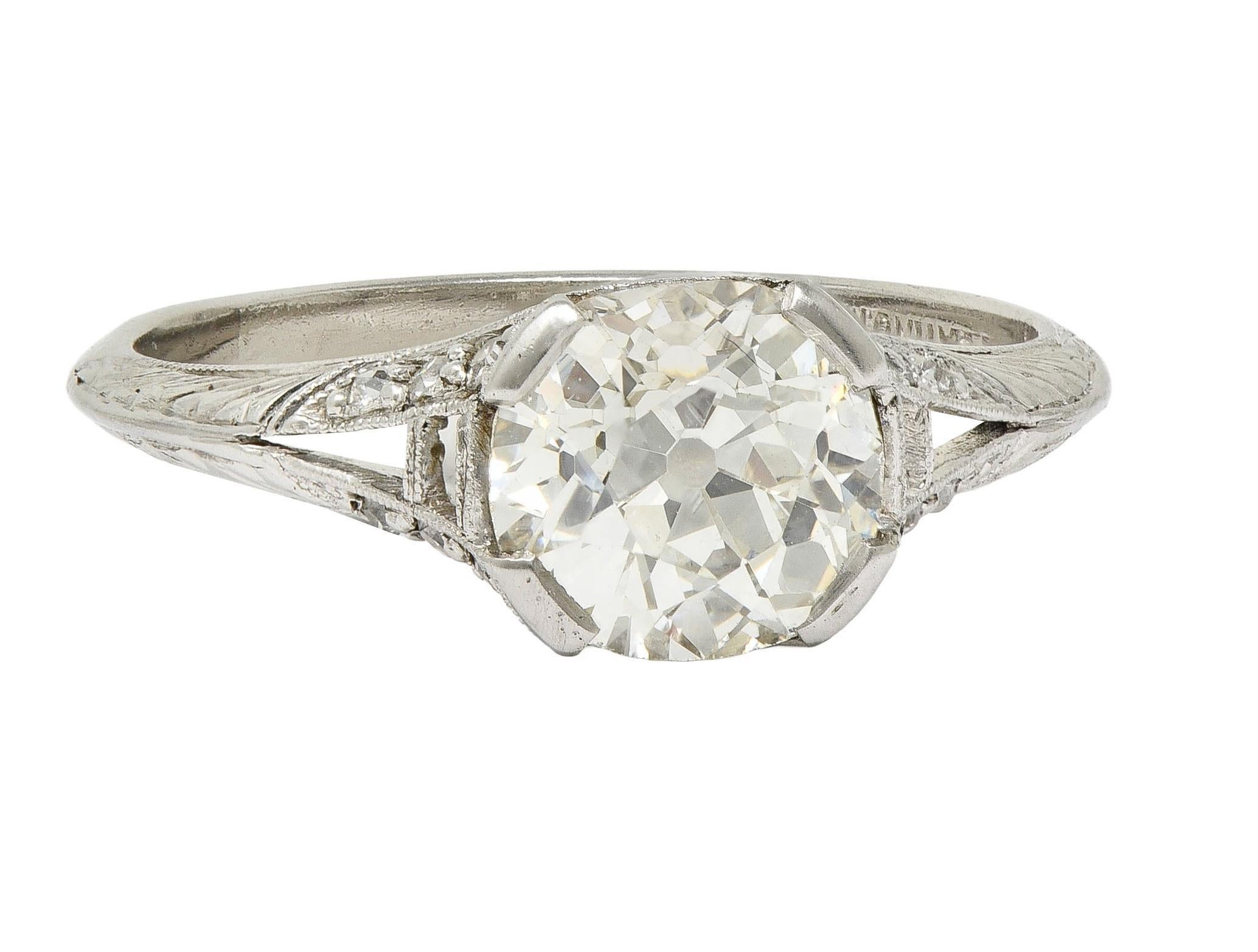 Art Deco 1,55 Karat Old Mine Cut Diamant Platin Vintage Verlobungsring mit Fächerschliff im Angebot
