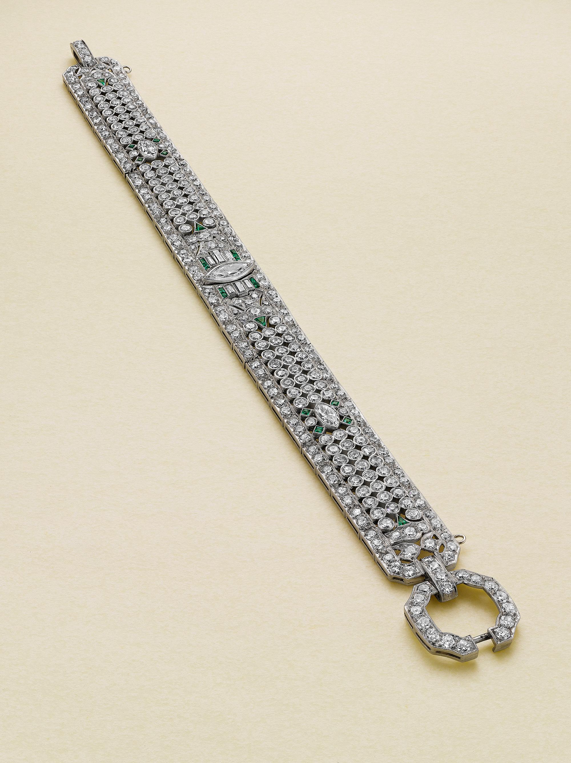 Women's 15.50 Carats Total Mixed-Cut Diamond and Emerald Antique Fashion Bracelet For Sale