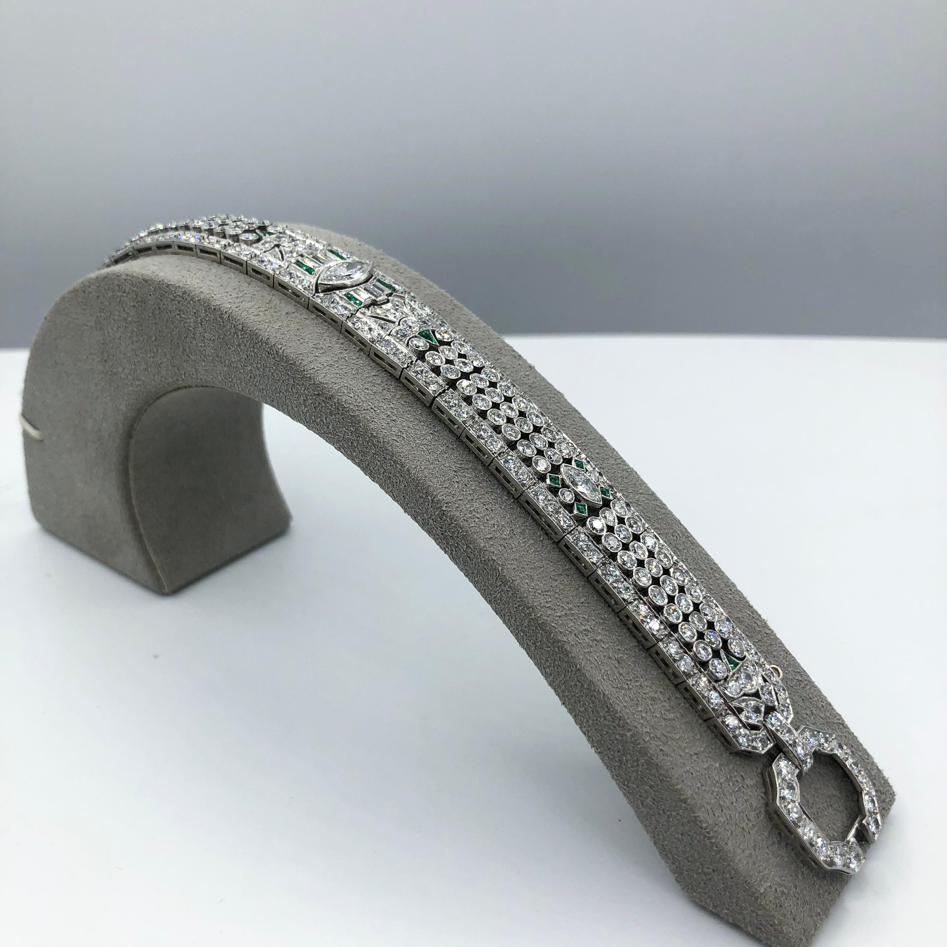 15.50 Carat Total Mixed-Cut Diamond and Emerald Antique Fashion Bracelet In Excellent Condition For Sale In New York, NY