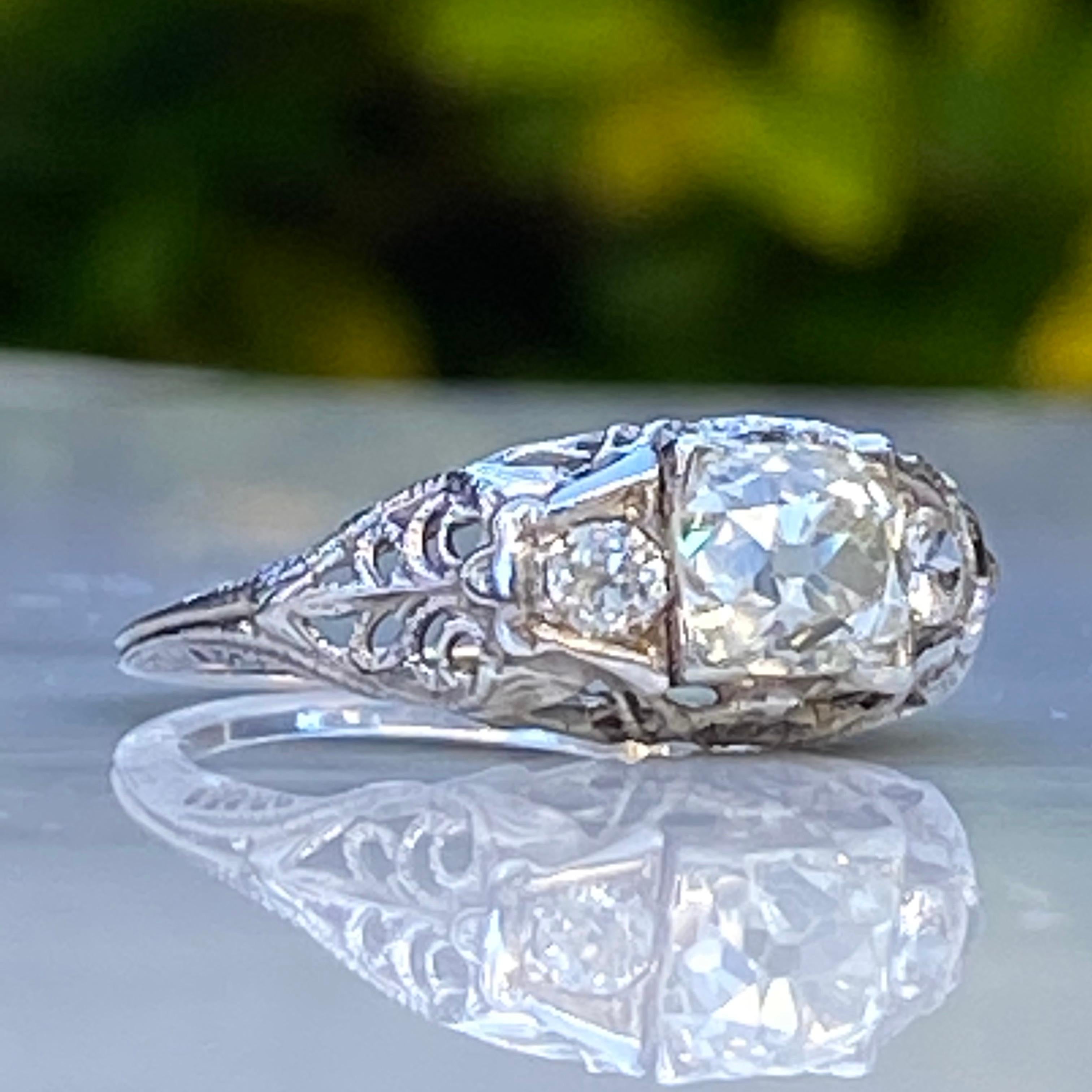 Women's Art Deco 1.57 CTW Diamond 18K Gold Filigree Ring For Sale