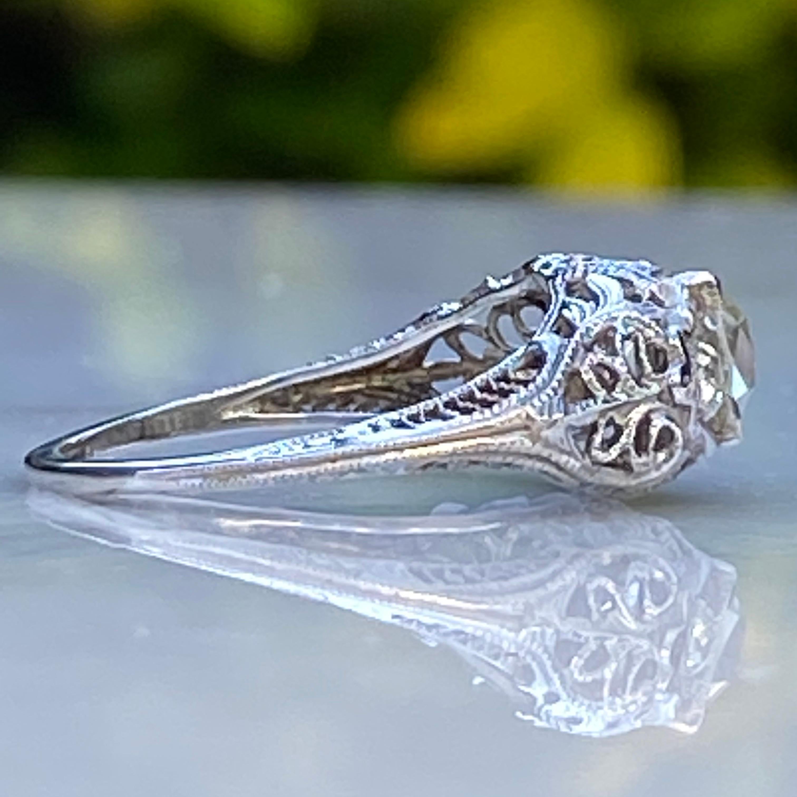 Art Deco 1.57 CTW Diamond 18K Gold Filigree Ring For Sale 3