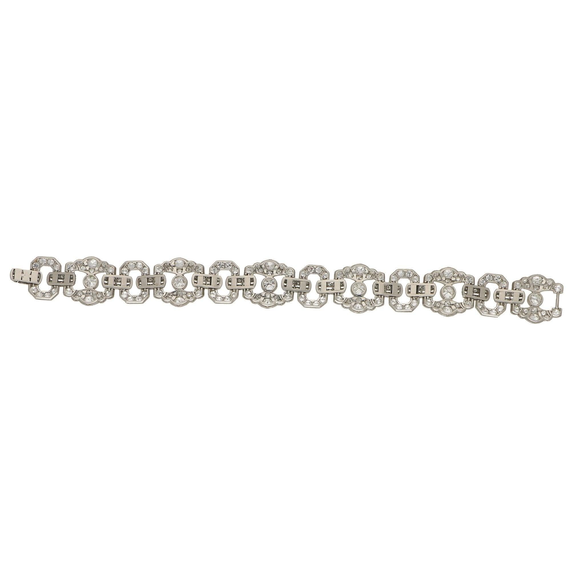 Bracelet Art déco en platine serti de diamants, années 1920 Unisexe en vente
