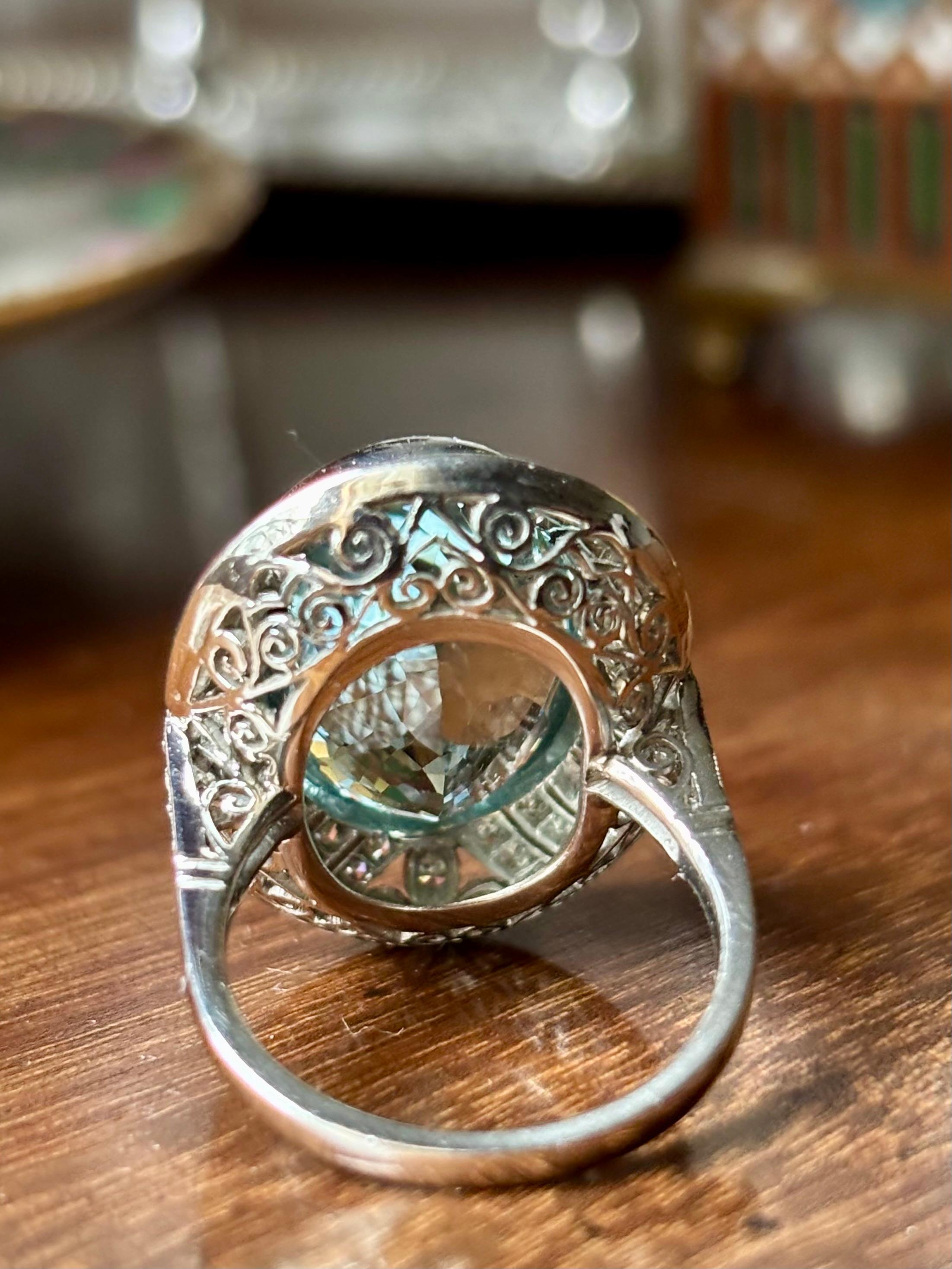 Art-Deco 16 carats Natural Aquamarine (No Treated) and Diamond in Platinum Ring For Sale 10