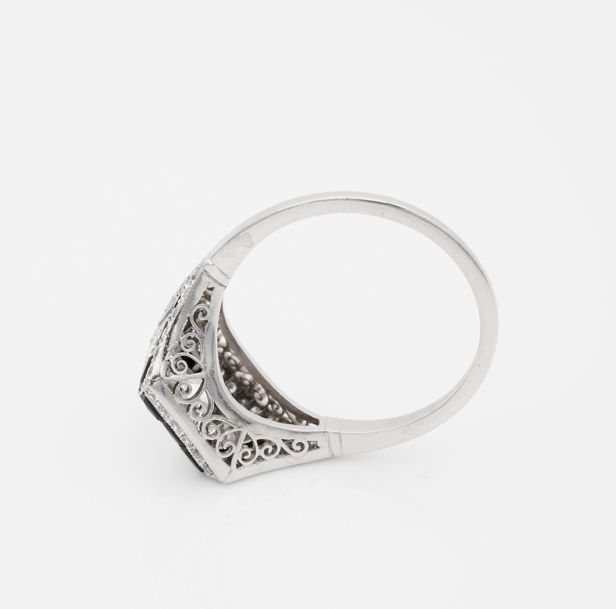 Art Deco 1.60 Carat Diamond Onyx Insert Platinum Solitaire Ring For Sale 2