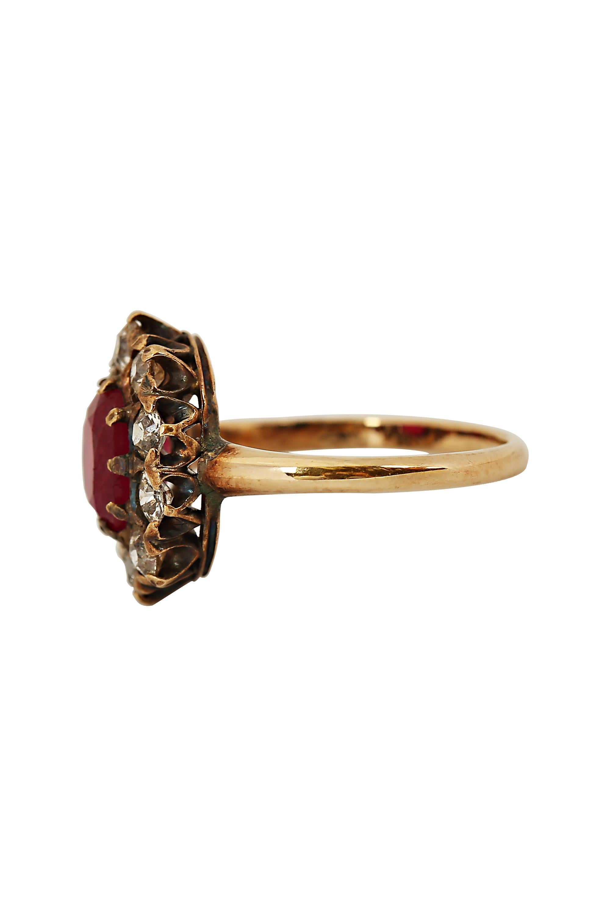 Taille ovale Bague Art déco avec halo de diamants et rubis de 1,60 carat en vente