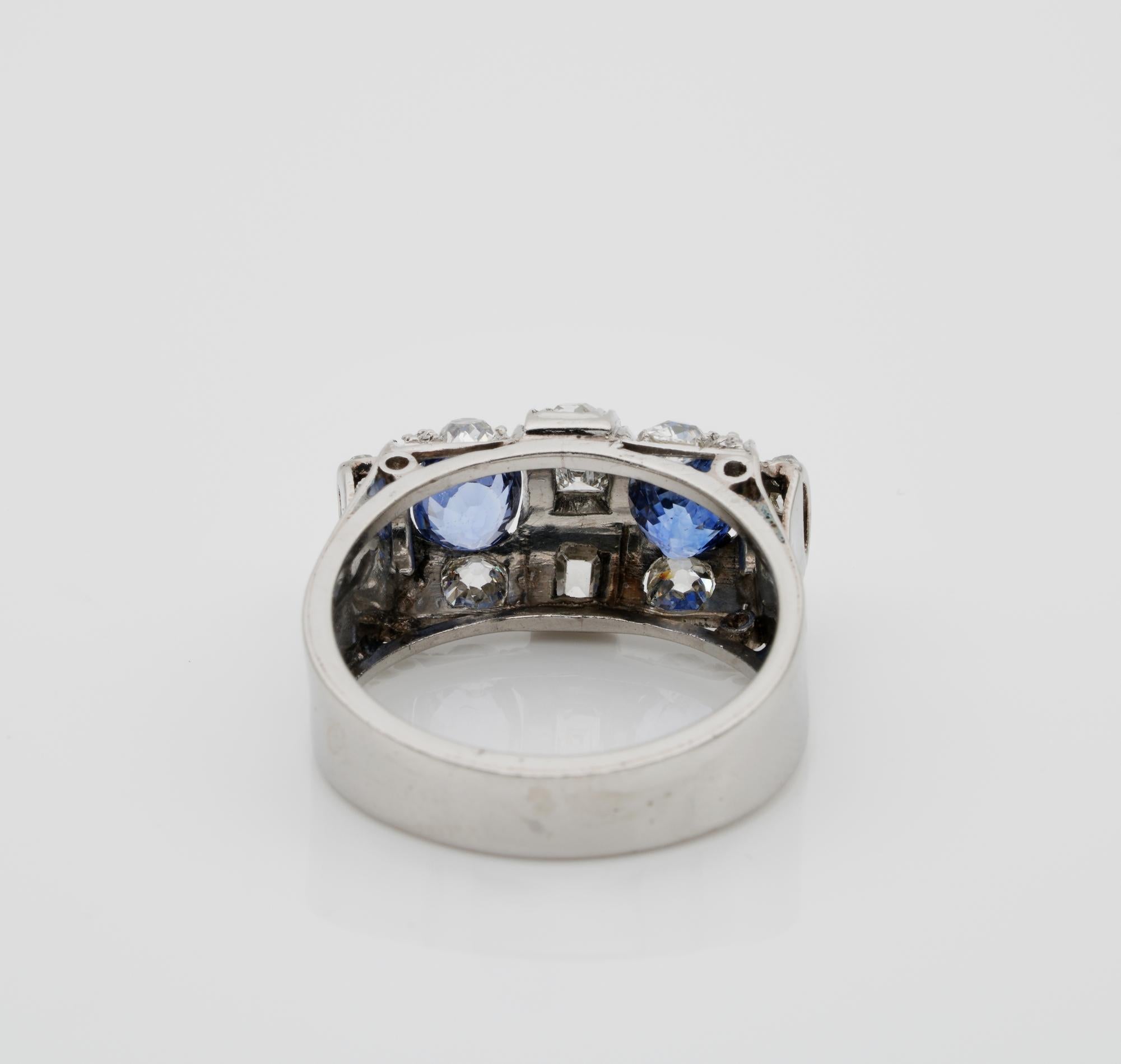 Art Deco 1.60 Carat Natural Sapphire and 1.40 Carat Old Cut Diamond Rare Ring For Sale 4