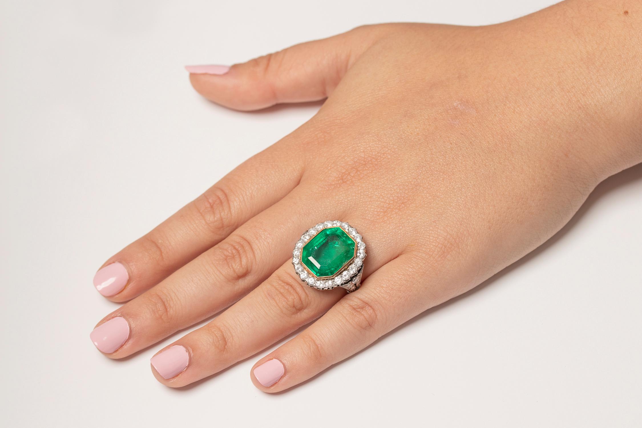 Art Deco 16.10 Carat Colombian Emerald and Transitional Cut Diamond Halo Ring For Sale 3