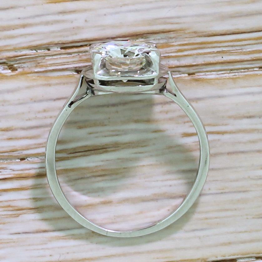 Women's or Men's Art Deco 1.63 Carat Old European Cut Diamond 18 Karat Gold Engagement Ring For Sale