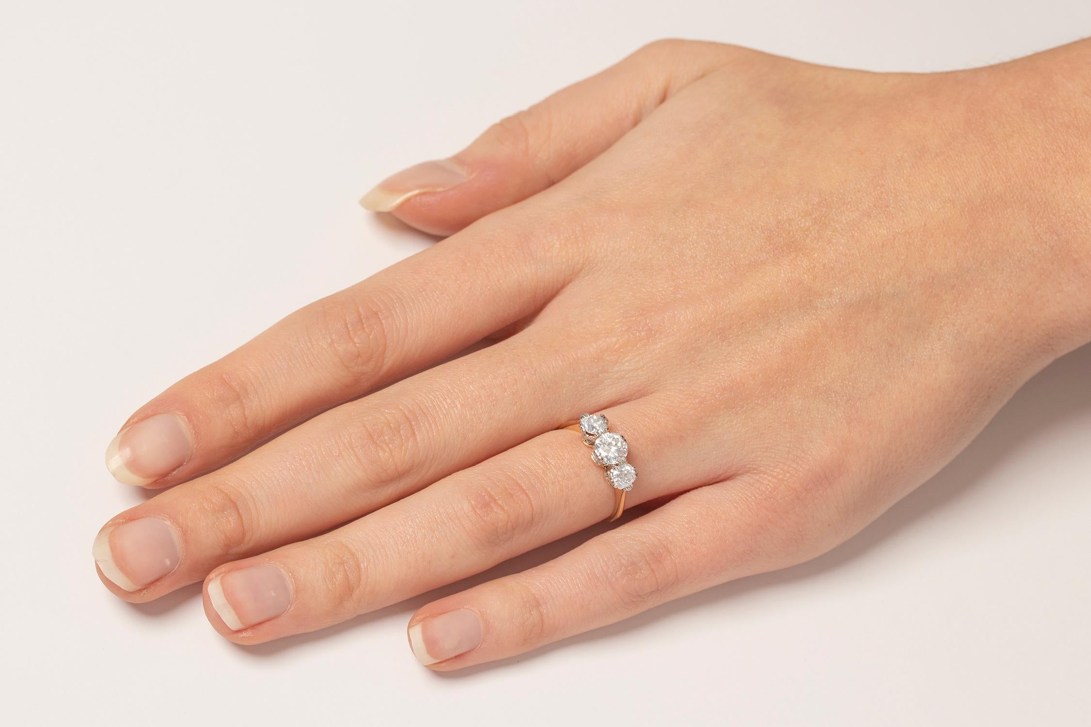 Art Deco 1.65 Carat Diamond Three-Stone Engagement Ring, circa 1920s 1