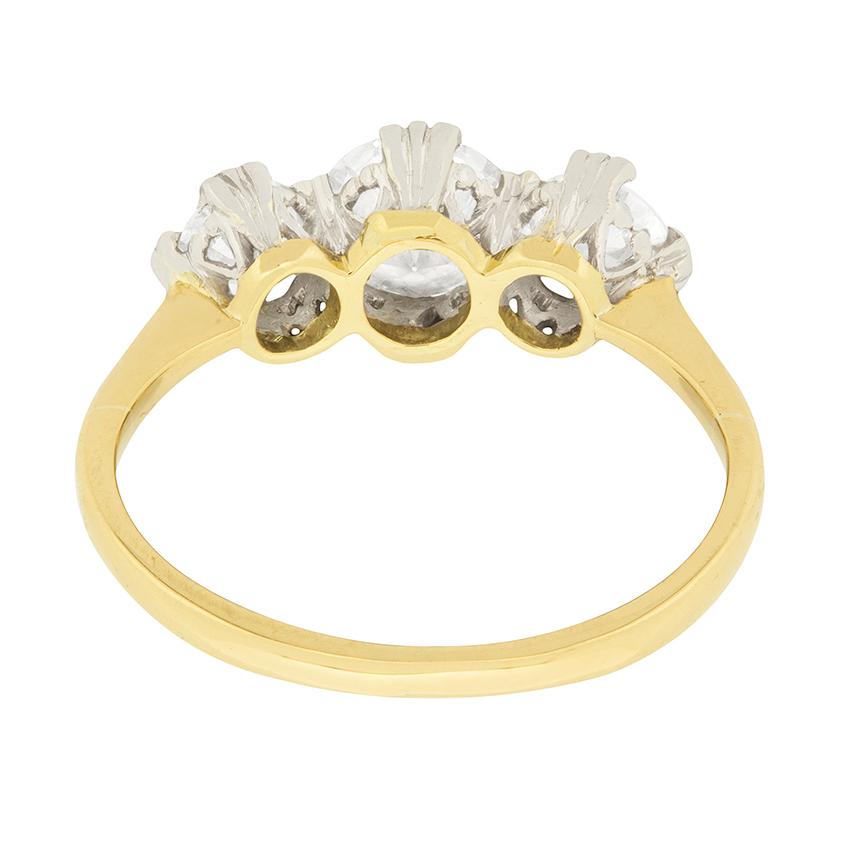 Art Deco 1.65 Carat Diamond Three-Stone Engagement Ring, circa 1920s In Good Condition In London, GB