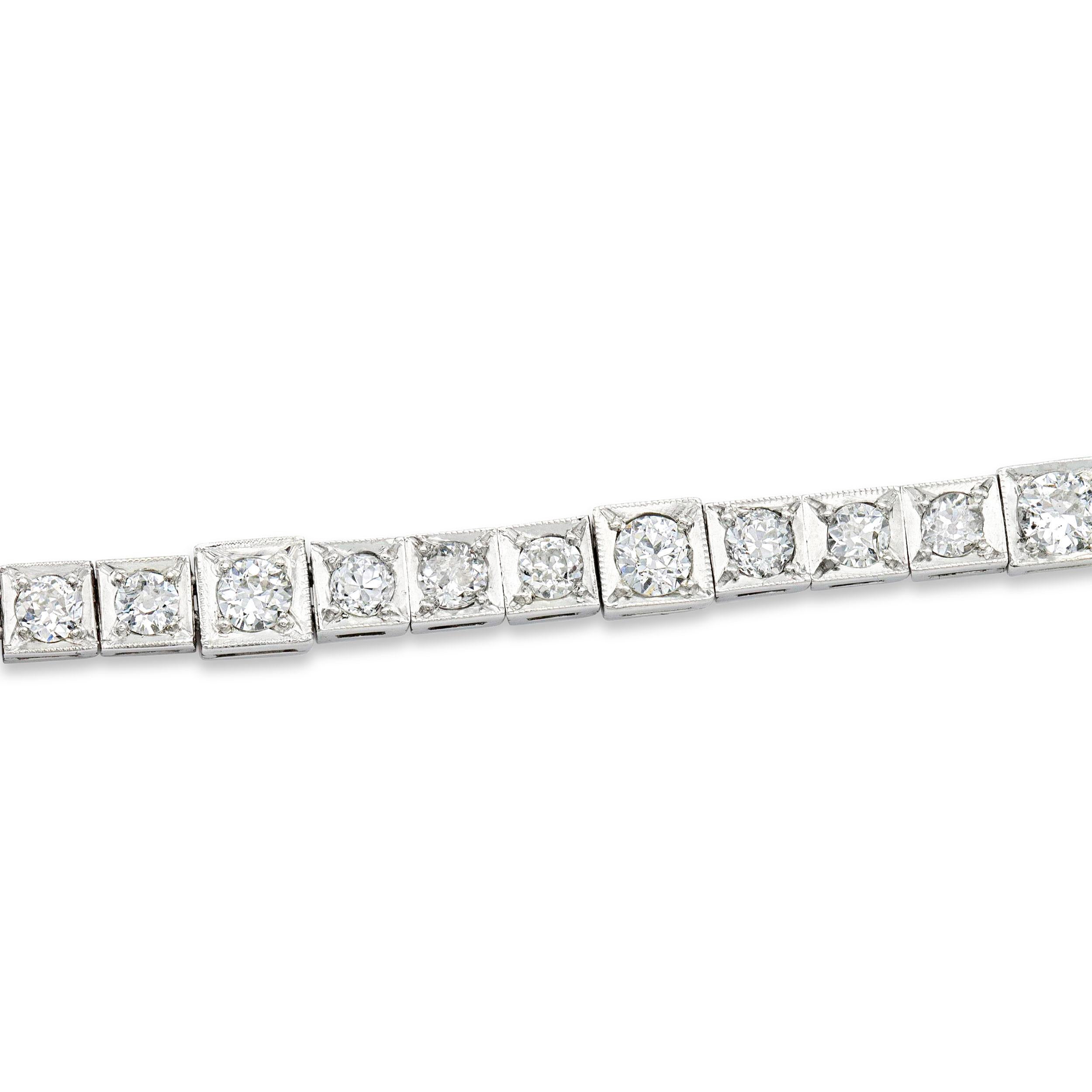 Art Deco 16.60 Ct. Old European and Baguette Diamond Necklace In Good Condition For Sale In New York, NY