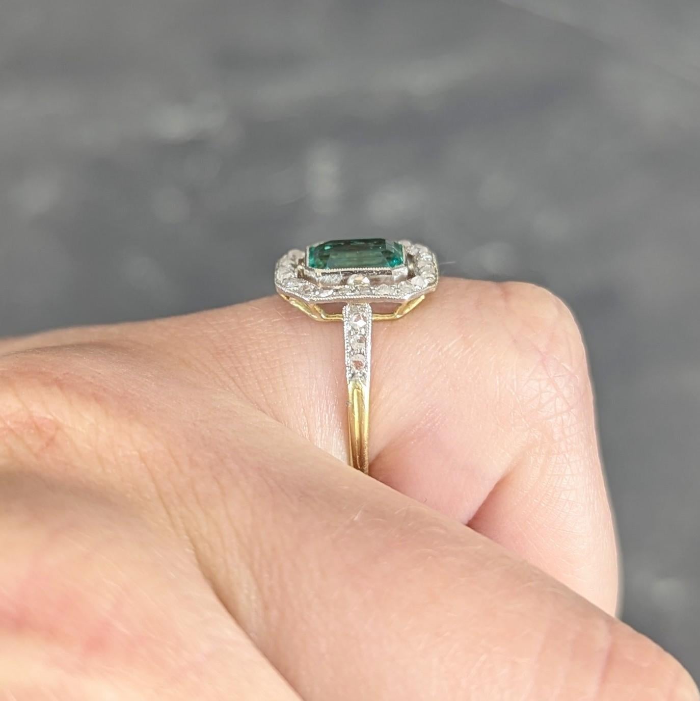 Art Deco 1.67 CTW Colombian Emerald Diamond Platinum 18K Gold Antique Halo Ring en venta 6