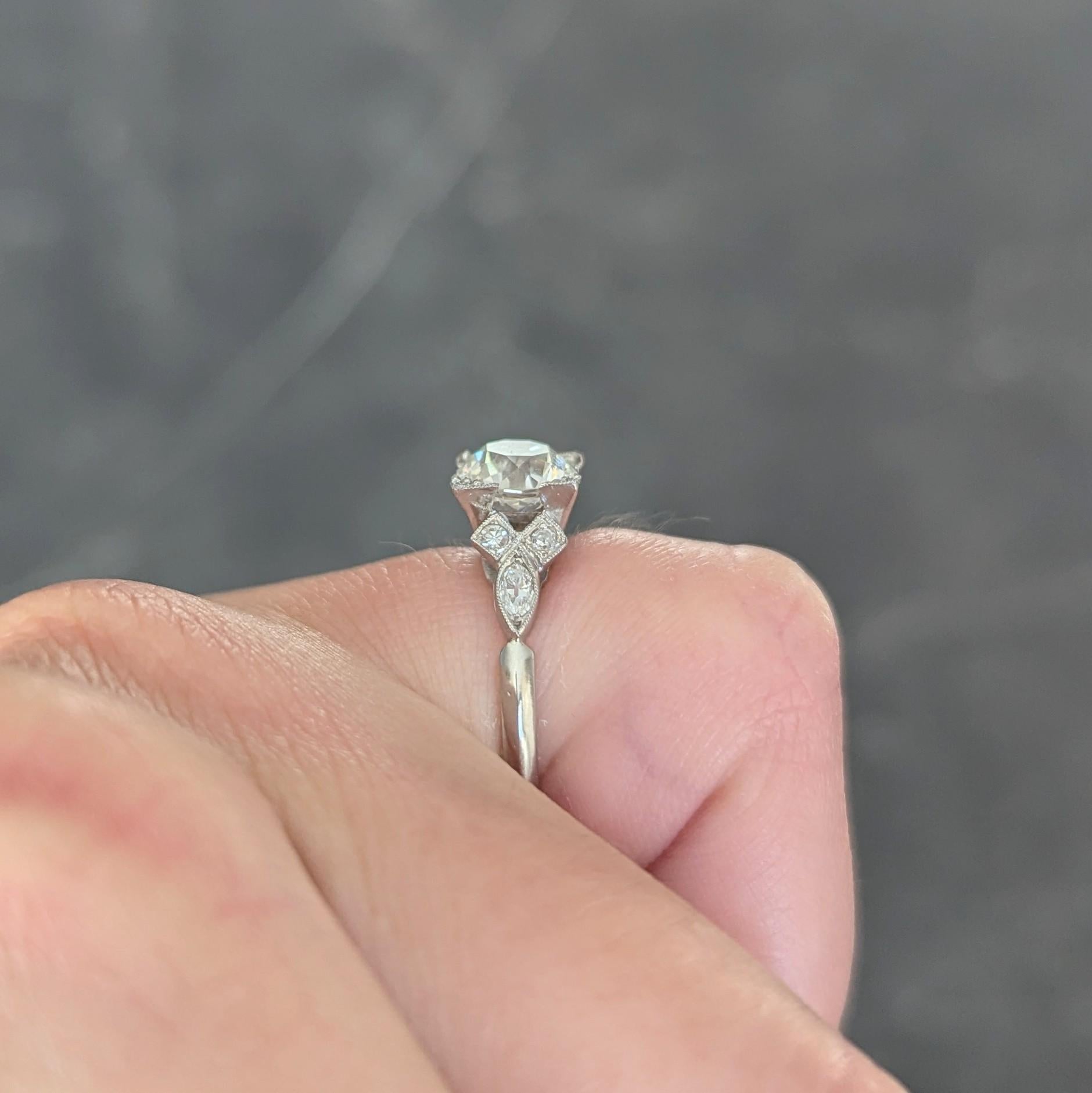 Art Deco 1.68 Karat alter europäischer Diamant Platin Vintage Verlobungsring GIA im Angebot 4