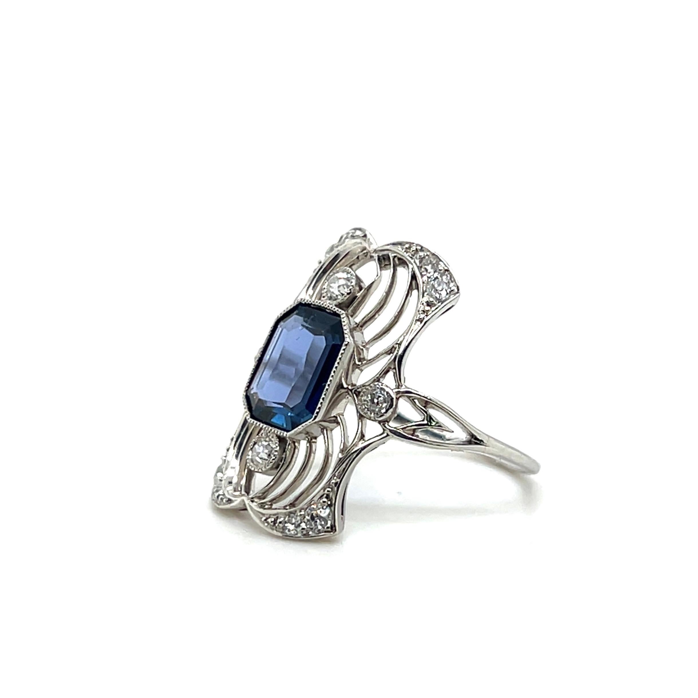 Art Deco 1,69 Karat Blauer Saphir Diamant Platin Filigraner Cocktail Ring (Carréeschliff) im Angebot