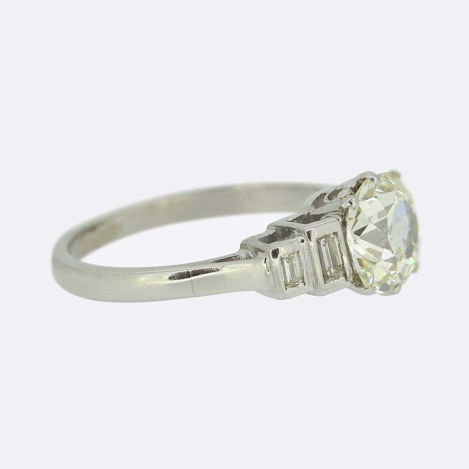 Taille coussin Bague Art déco avec diamant taille coussin ancienne de 1,70 carat en vente