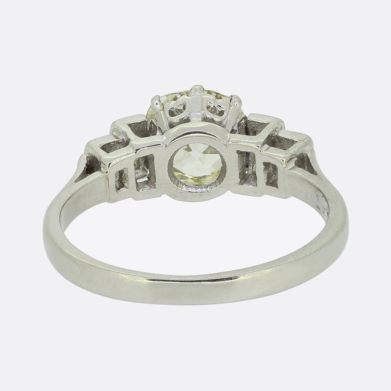 Bague Art déco avec diamant taille coussin ancienne de 1,70 carat Bon état - En vente à London, GB