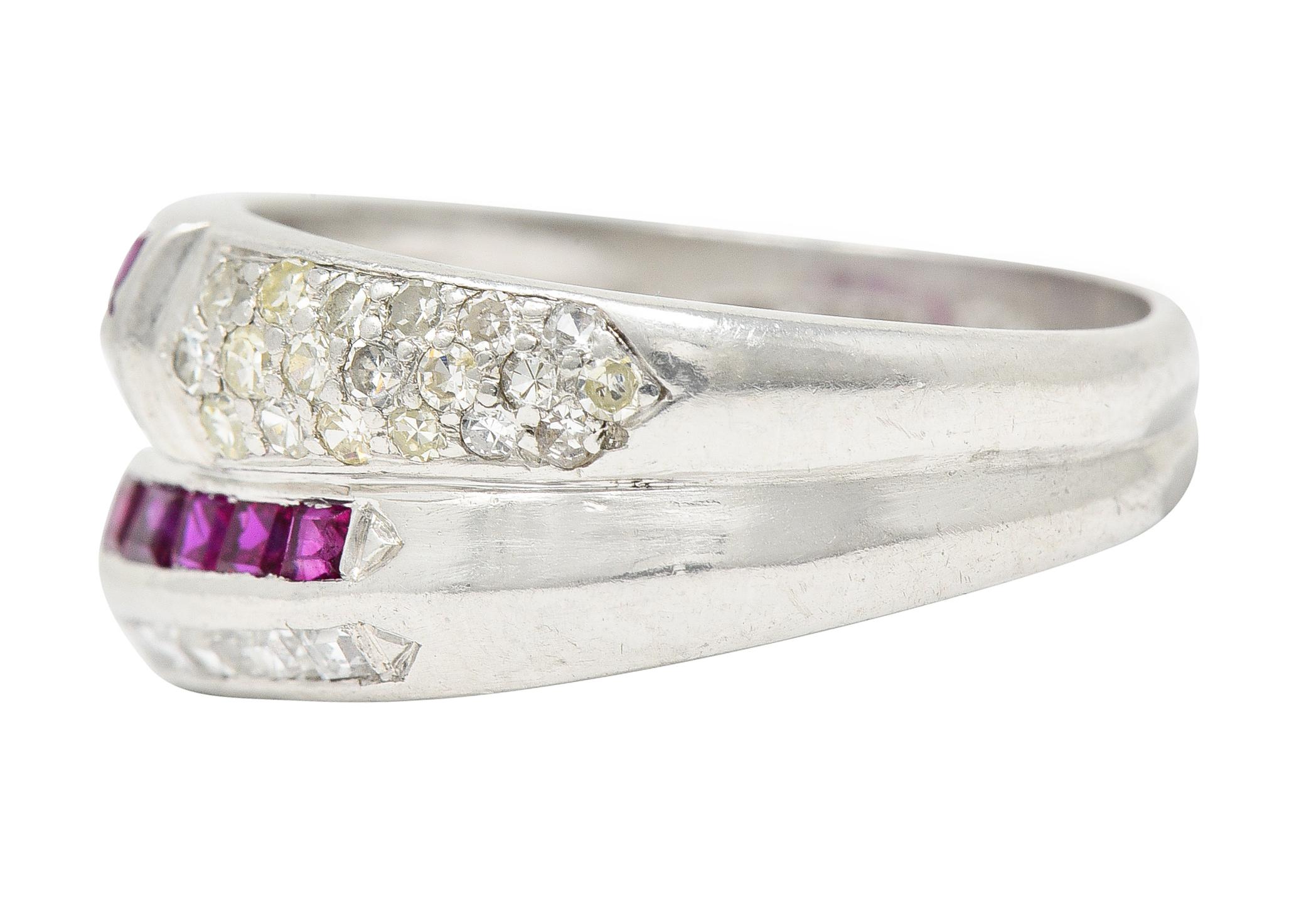 Bague à double anneau Art déco en platine avec diamants de 1,70 carat et rubis Unisexe en vente