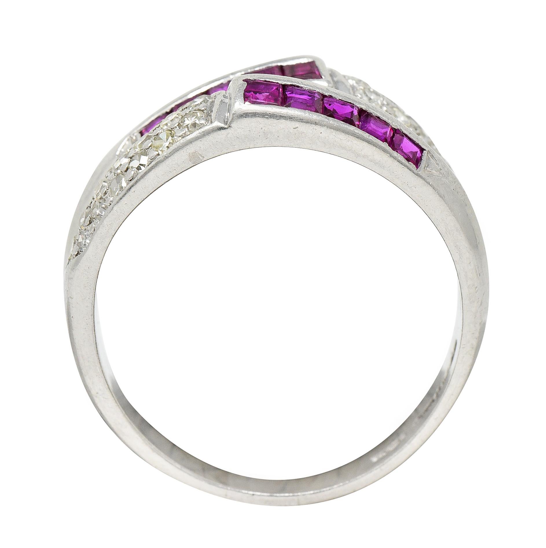 Bague à double anneau Art déco en platine avec diamants de 1,70 carat et rubis en vente 4