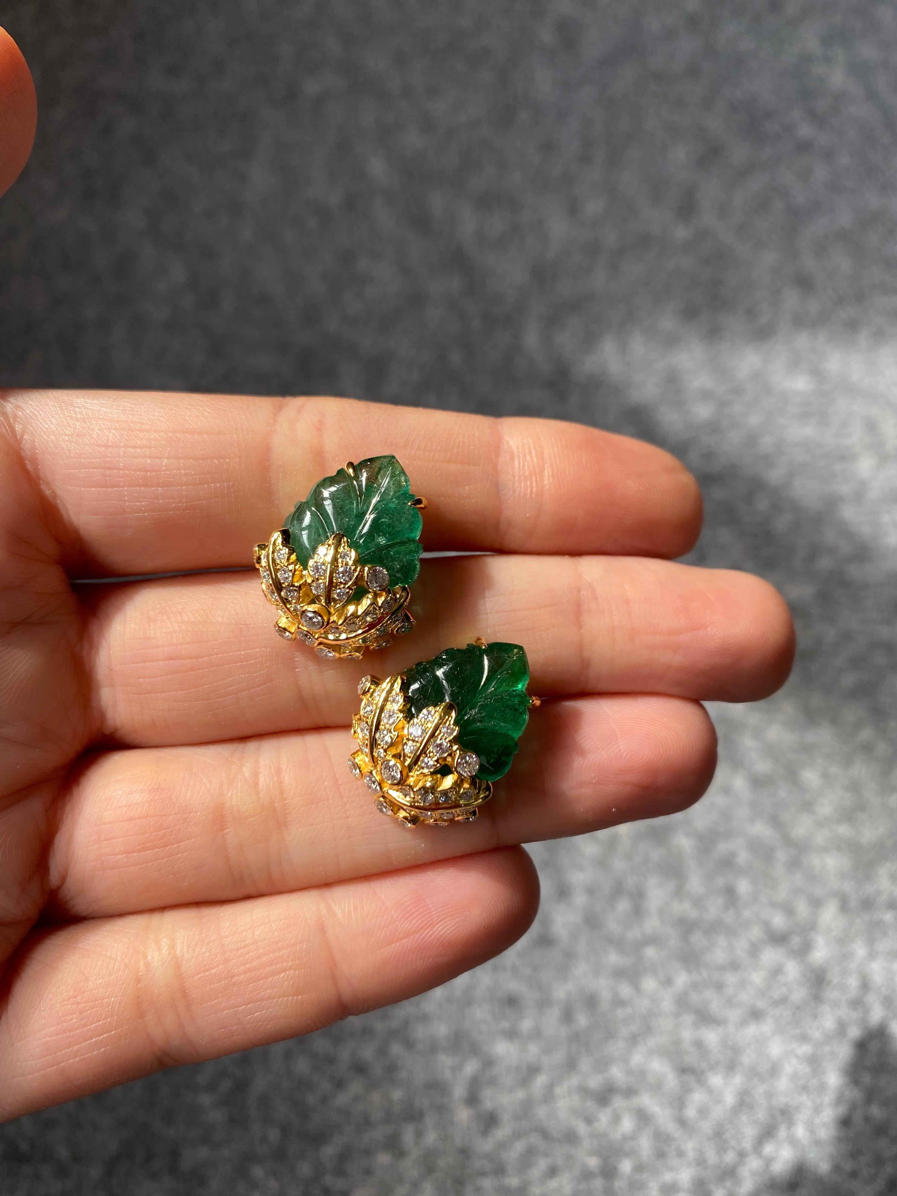 Certified Art Deco Style 17.01 Carat Carved Emerald and Diamond Studs In New Condition For Sale In Bangkok, Thailand
