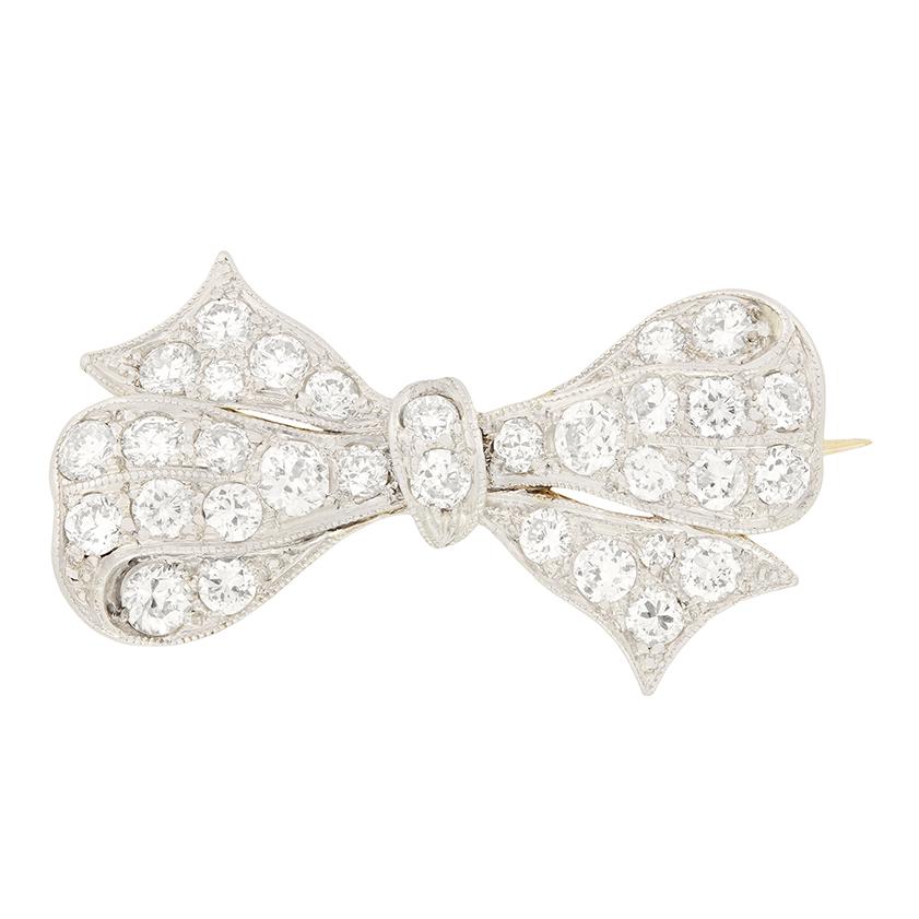 Round Cut Art Deco 1.70ct Diamond Bow Brooch, c.1930s For Sale