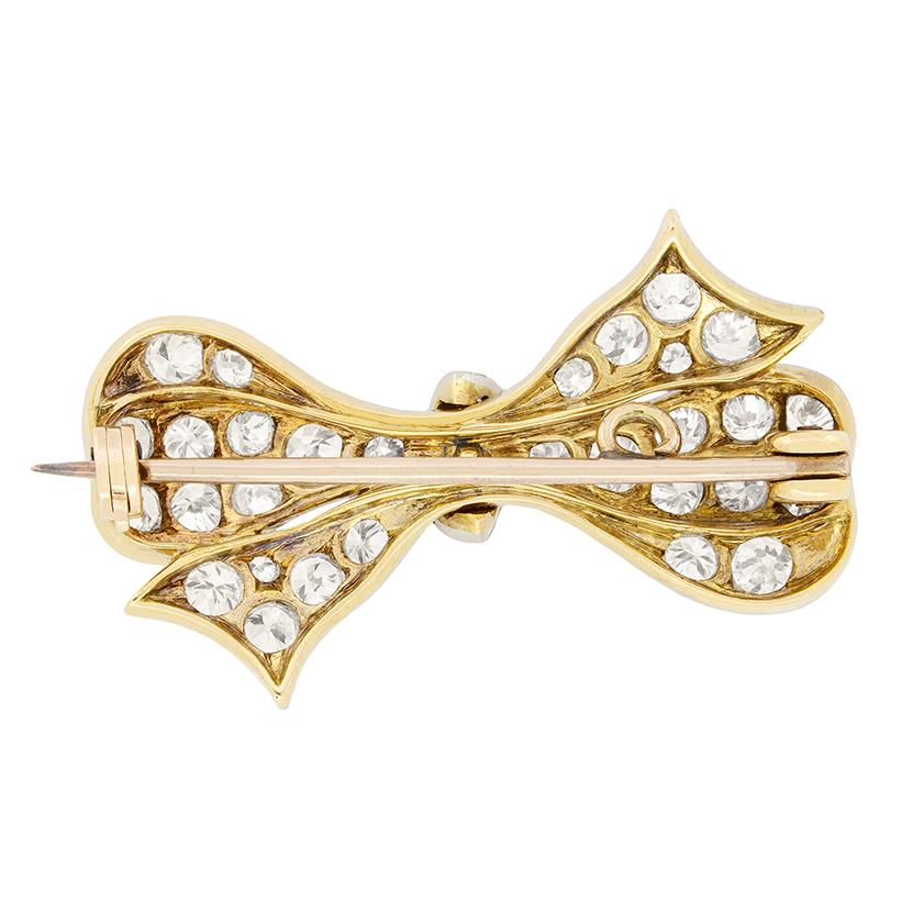 Art Deco 1.70ct Diamond Bow Brooch, c.1930s In Good Condition For Sale In London, GB