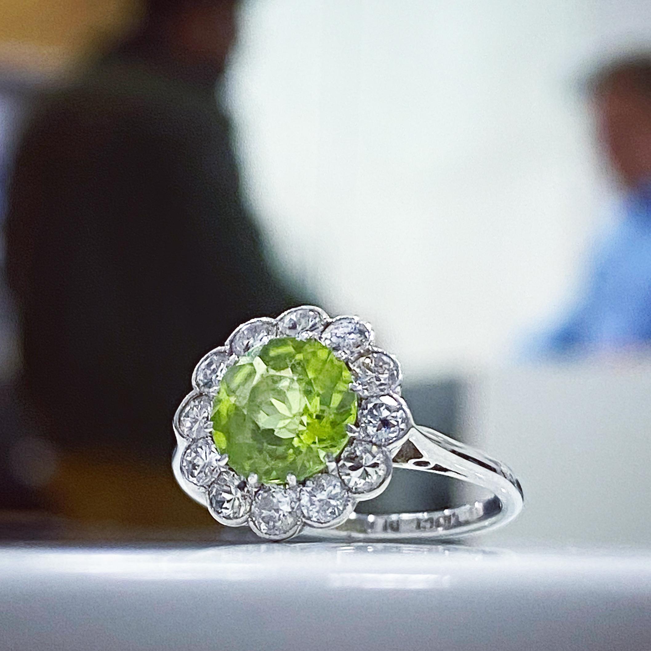 Art Deco 1.70ct Peridot and Diamond Ring, c.1920s 1