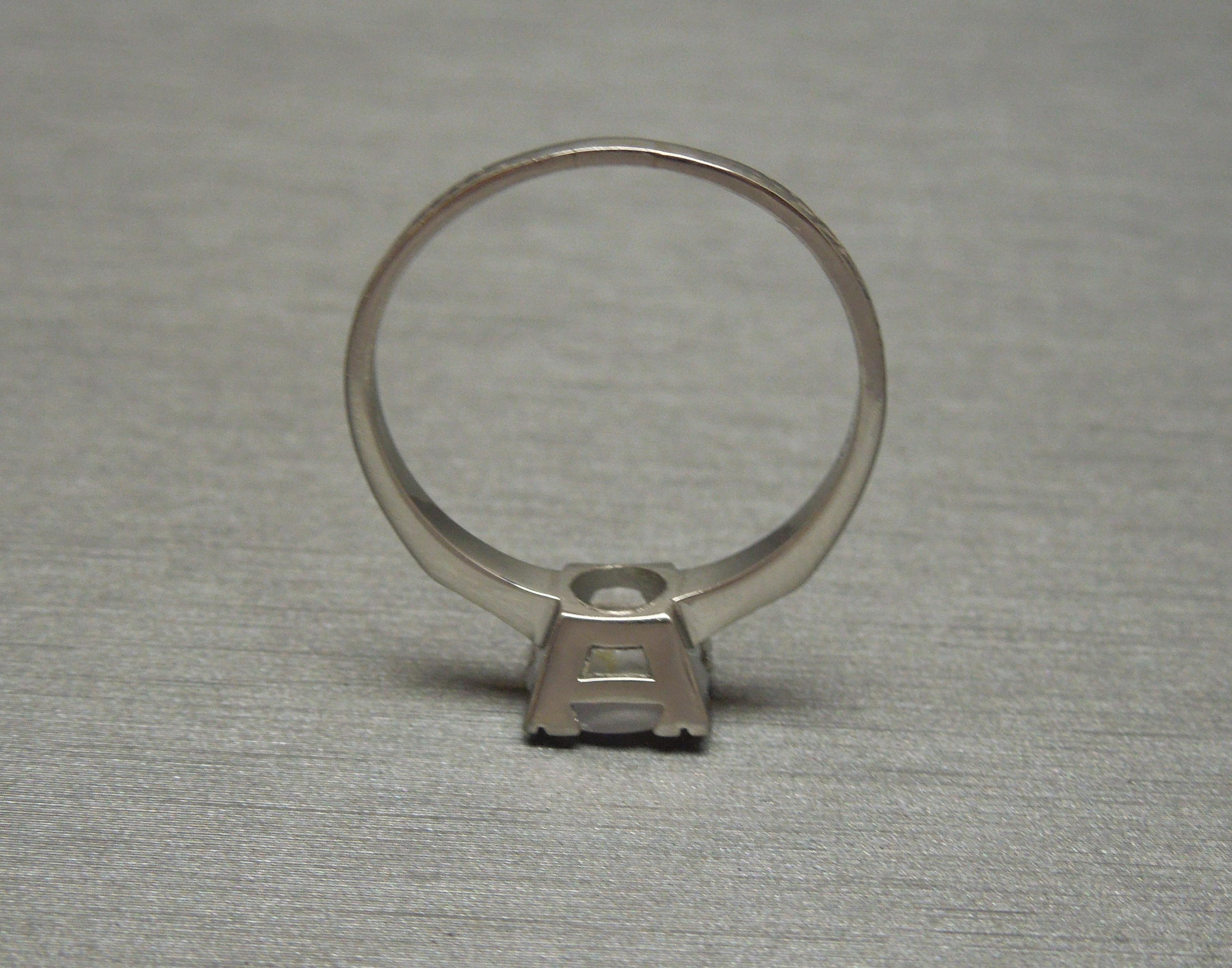 Art Deco 1.71 Carat Lavender Sapphire Platinum Ring For Sale 6