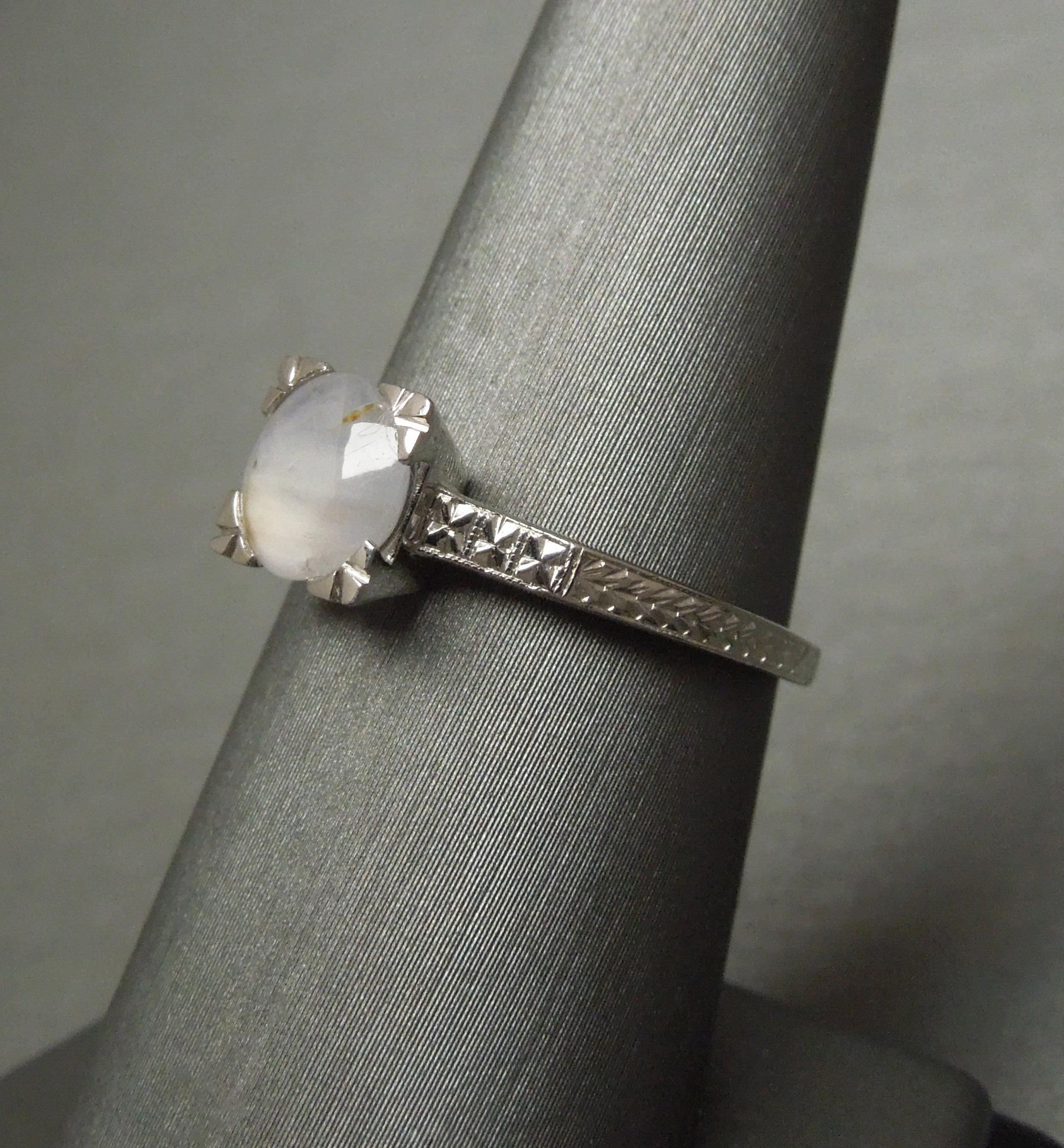Art Deco 1.71 Carat Lavender Sapphire Platinum Ring For Sale 3