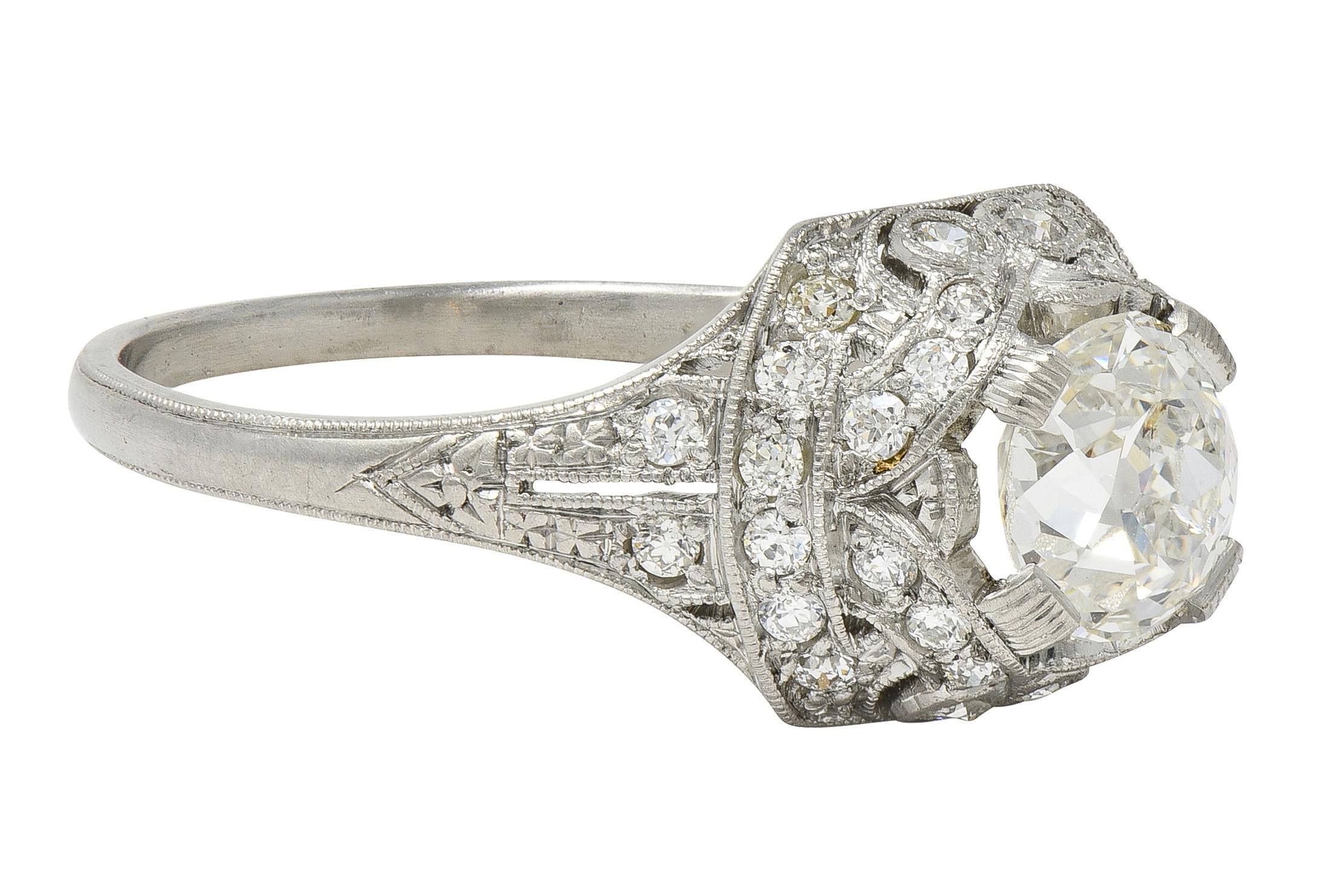 Art Deco 1.71 CTW Old Mine Cut Diamond Platinum Ribbon Vintage Verlobungsring (Art déco) im Angebot