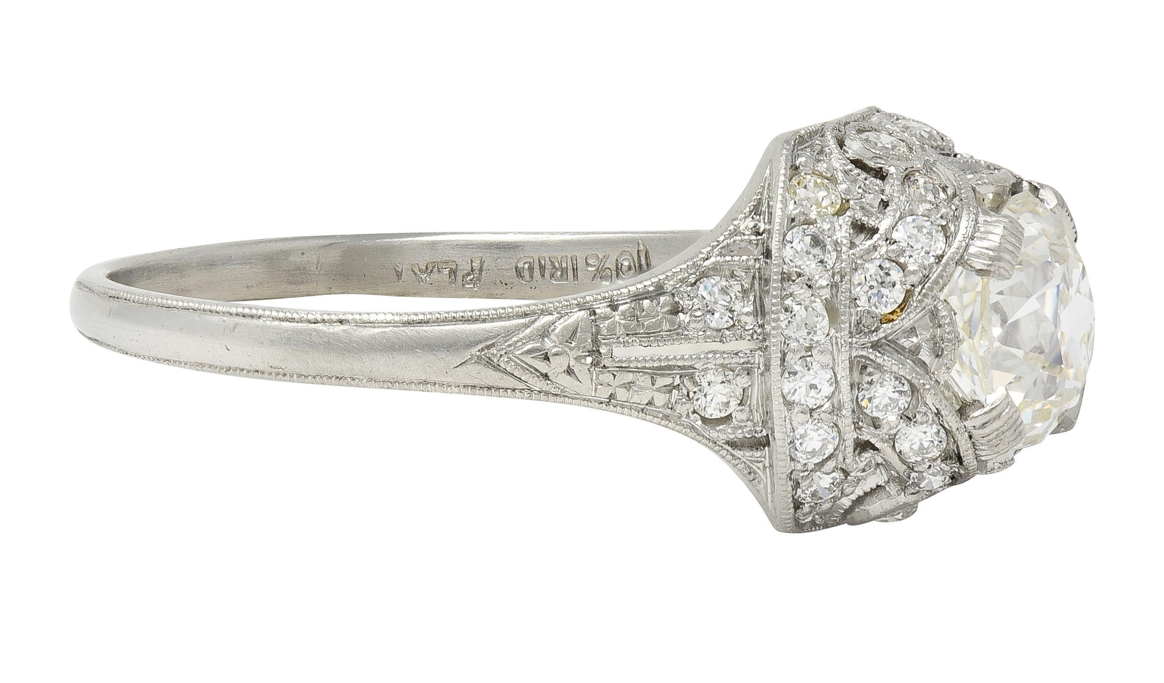 Art Deco 1.71 CTW Old Mine Cut Diamond Platinum Ribbon Vintage Verlobungsring (Alteuropäischer Brillantschliff) im Angebot