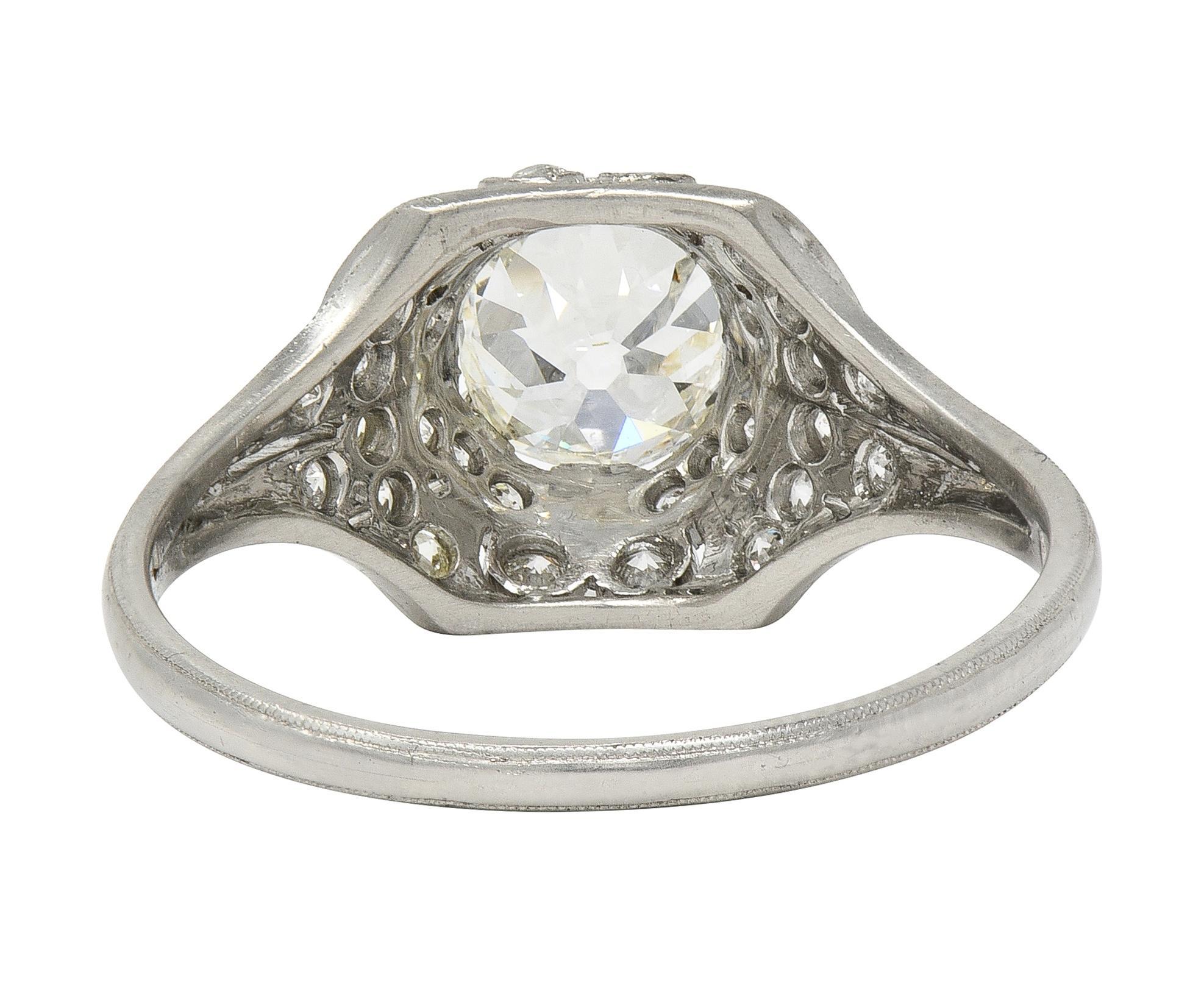 Art Deco 1.71 CTW Old Mine Cut Diamond Platinum Ribbon Vintage Verlobungsring im Zustand „Hervorragend“ im Angebot in Philadelphia, PA