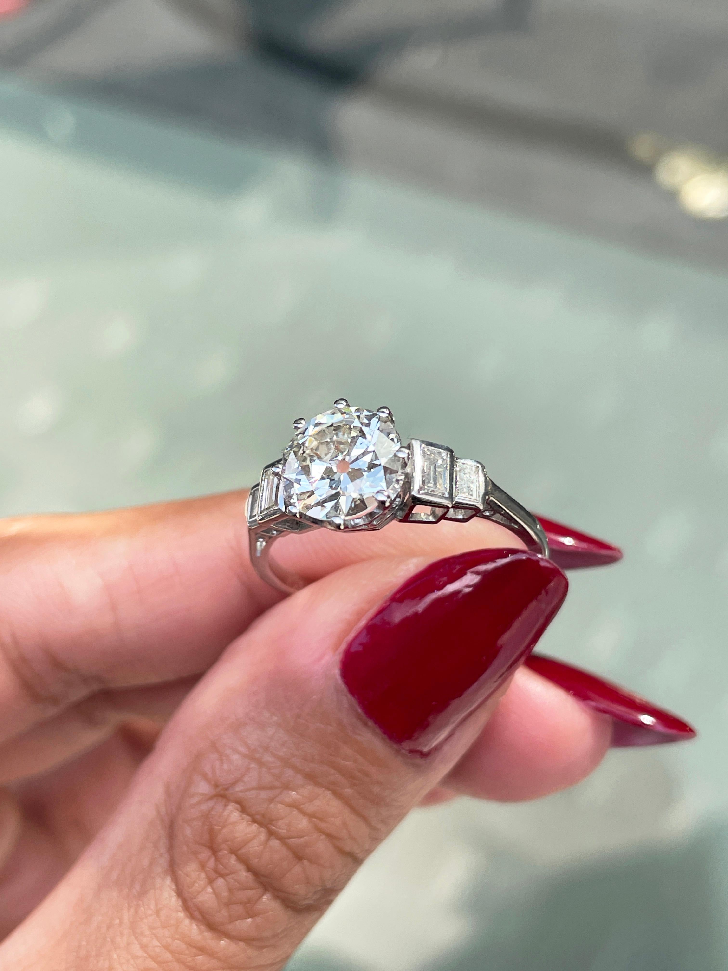 Art Deco 1.72 Carat Old Cut Diamond Platinum Engagement Ring, Circa 1920's For Sale 2