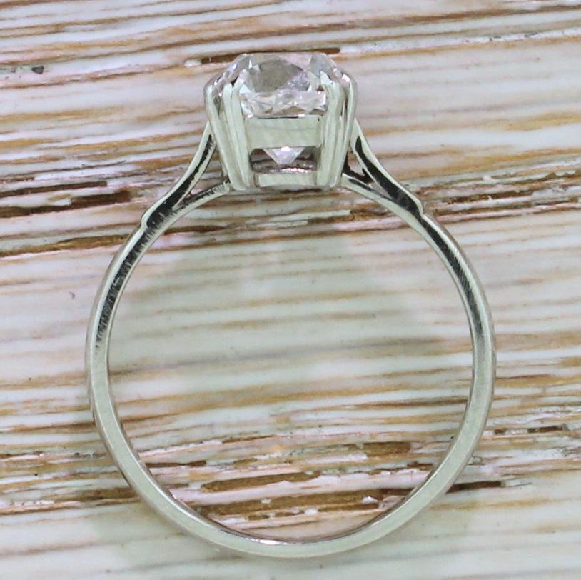 Women's or Men's Art Deco 1.72 Carat Old Mine Cut Diamond Engagement Ring For Sale